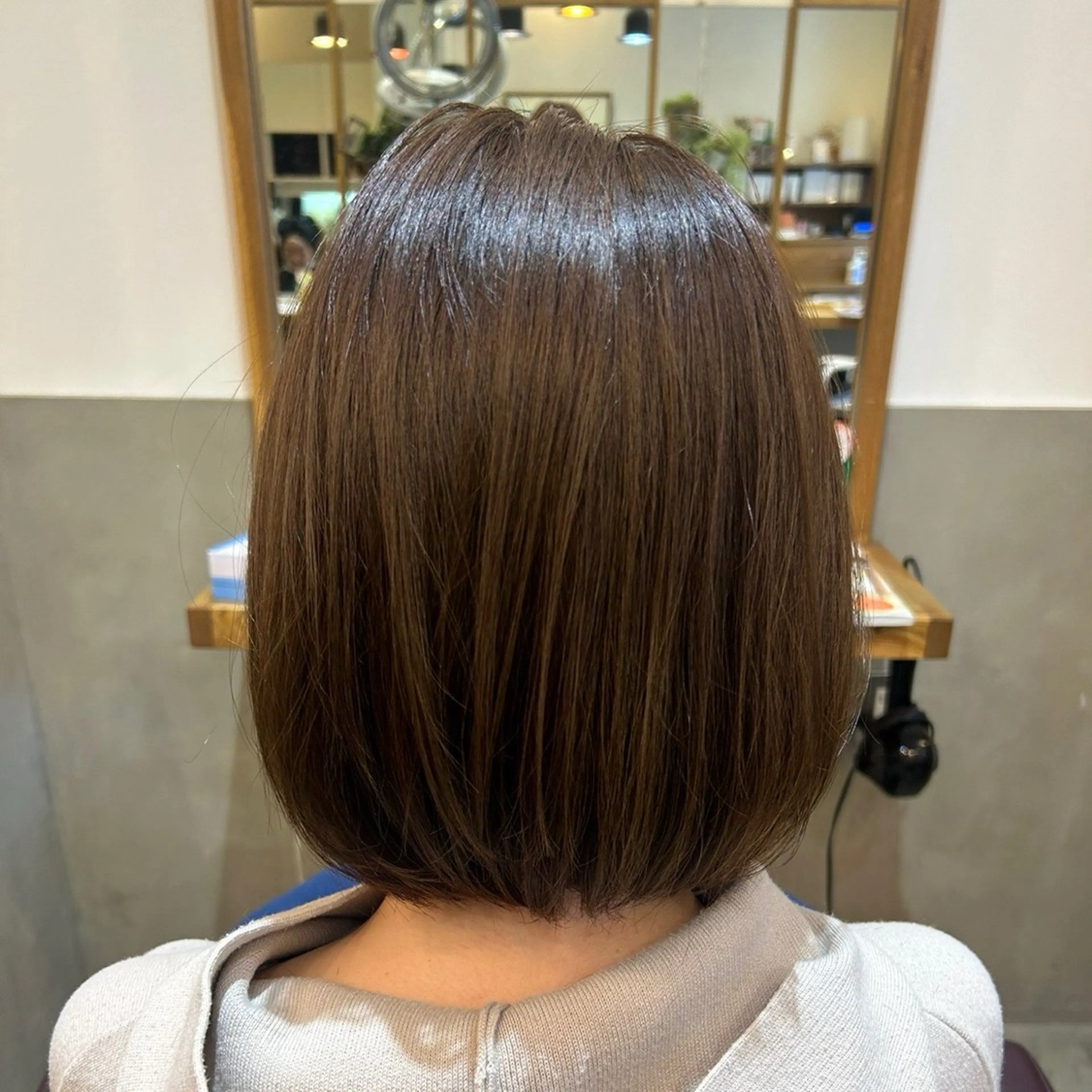 ショート カラー カット ヘアカラー トリートメント 若狭 彩花のヘアスタイル