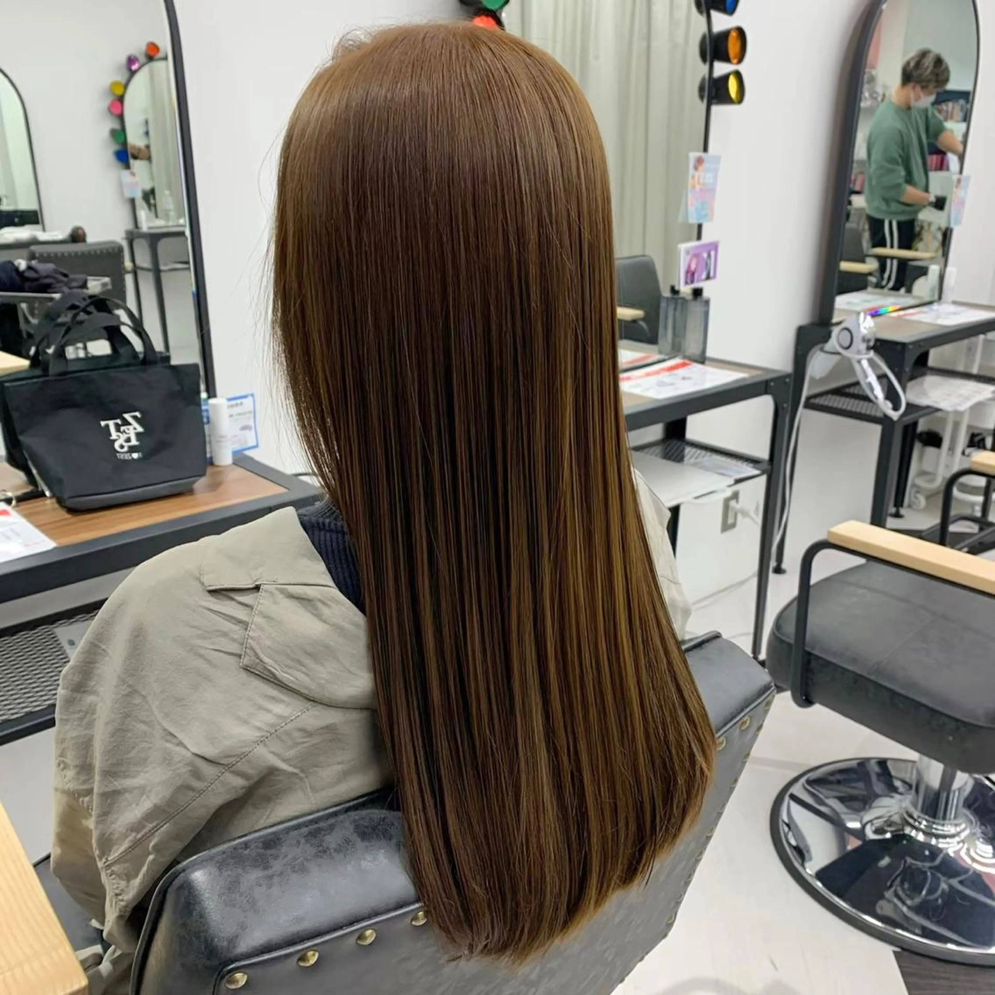 ミディアム カラー パーマ ヘアアレンジ メンズ キッズ ネイル マツエク・マツパ アイブロウ アッシュ アッシュブラウン ブラウンカラー カラーマツエク ナチュラル mona/ ストレートスタイル✨のヘアスタイル