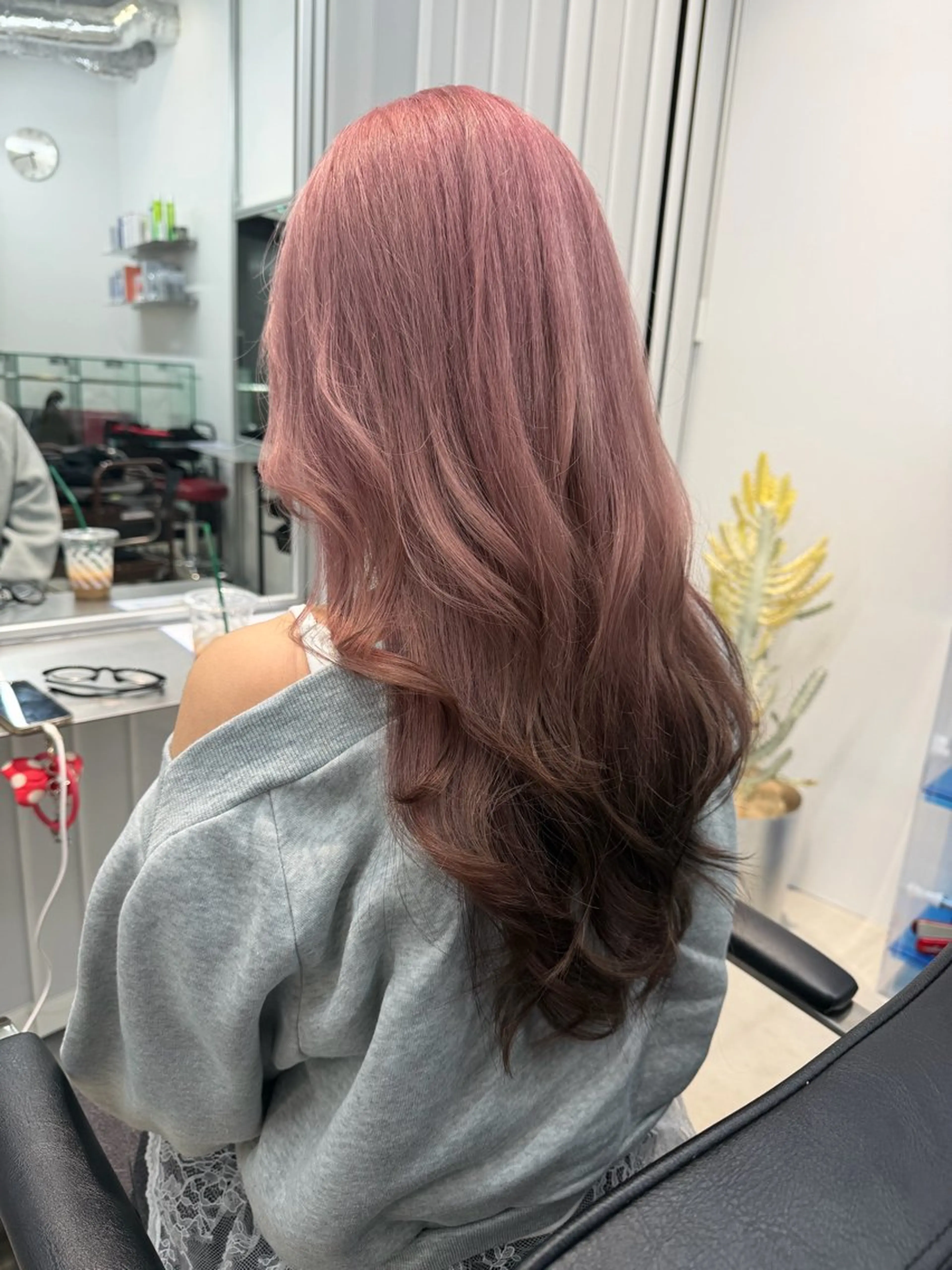 ロング ヘアカラー ブリーチ特化🎖️ピ ンクカラー高橋さやかのヘアスタイル