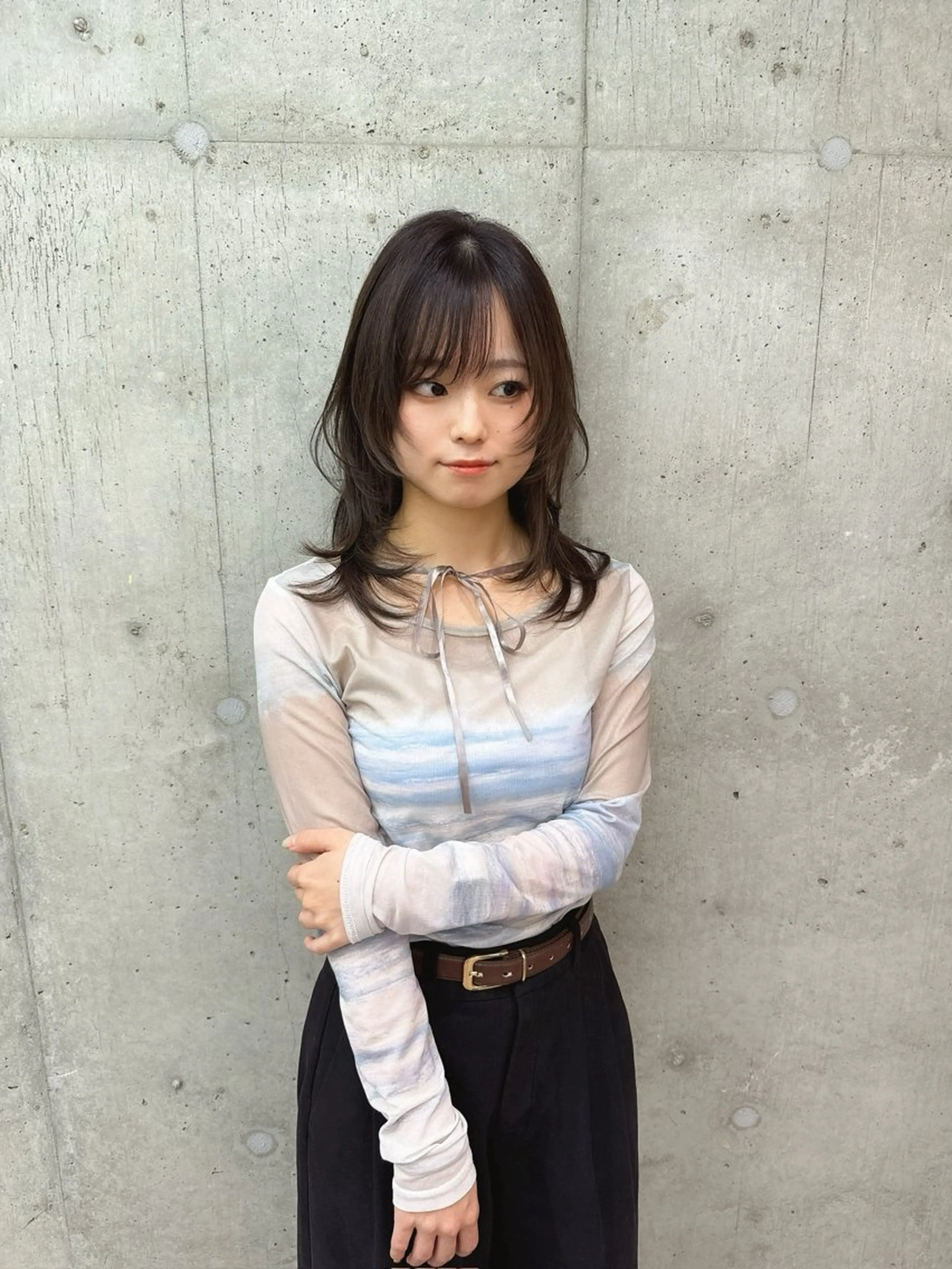 セミロング カラー ヘアアレンジ ブリーチ ダブルカラー イヤリングカラー イルミナカラー ブリーチなしカラー 立川レイヤー 透明感カラーaoiのヘアスタイル