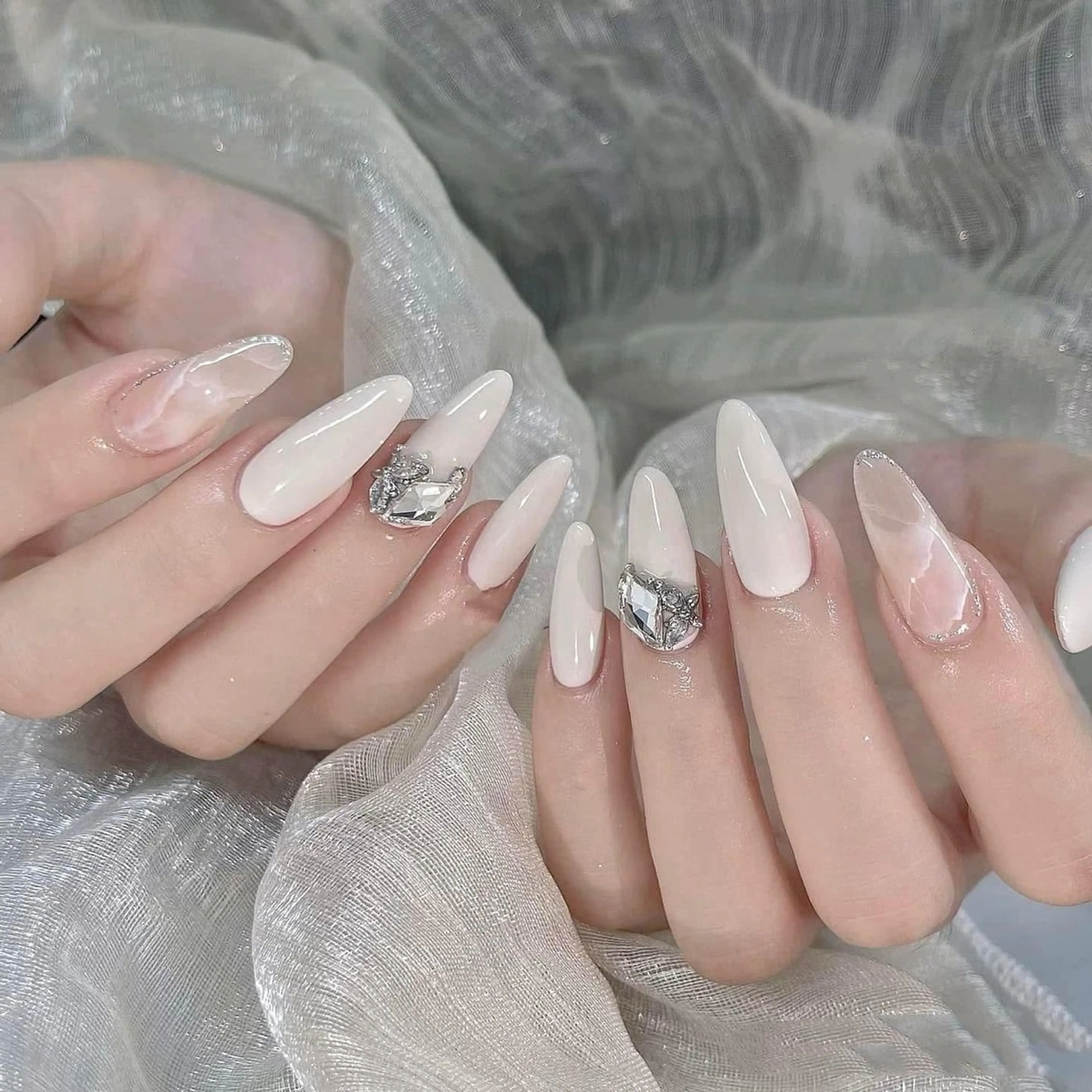 ネイル 長さ出し フレンチネイル ジェルネイル ガラスフレンチ 韓国ネイル ハンドネイル Minette nailHuongのネイルデザイン