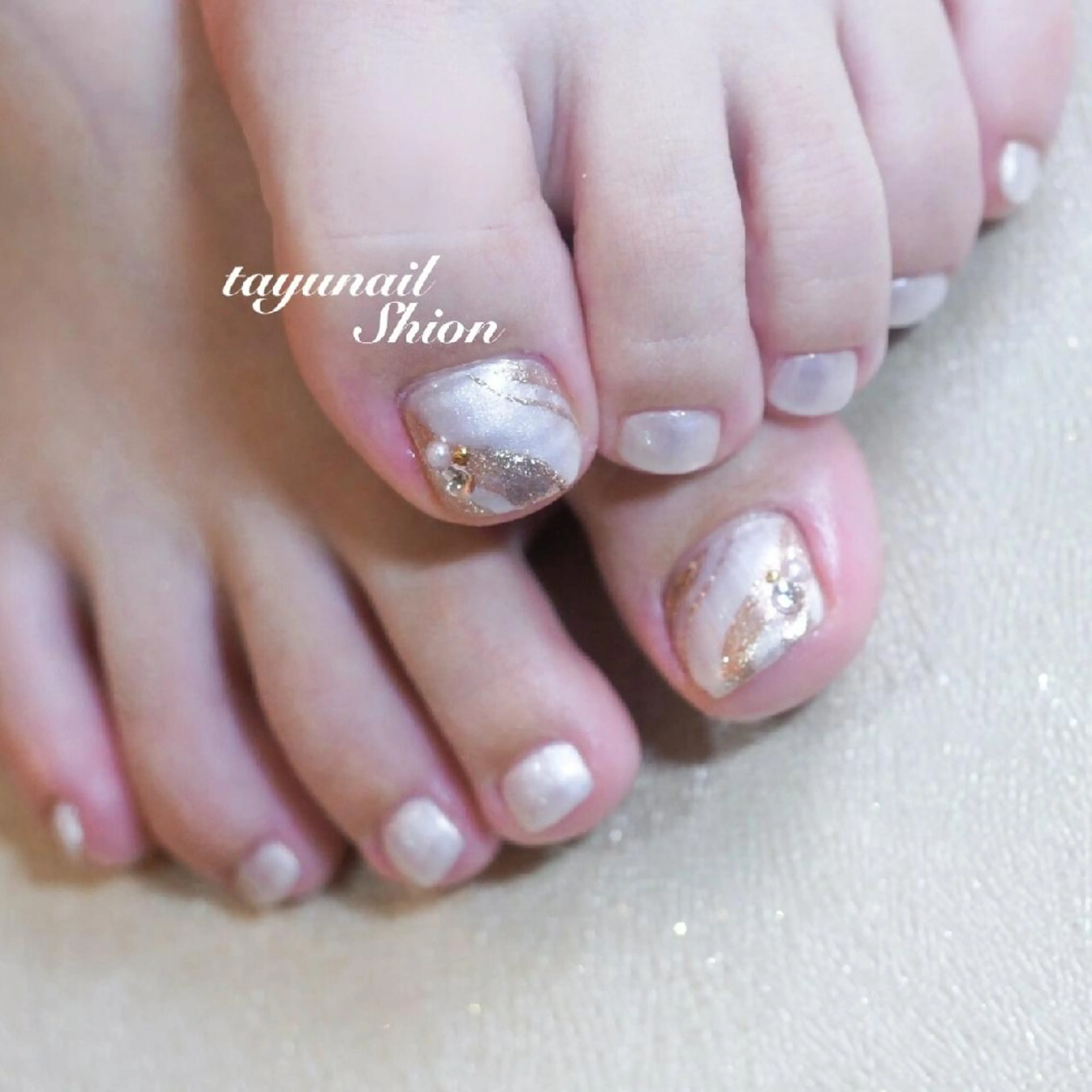 ネイル アートネイル ブルー フットネイル ジェルネイル ゴールド ネイルサロン 【たゆnail】のネイルデザイン