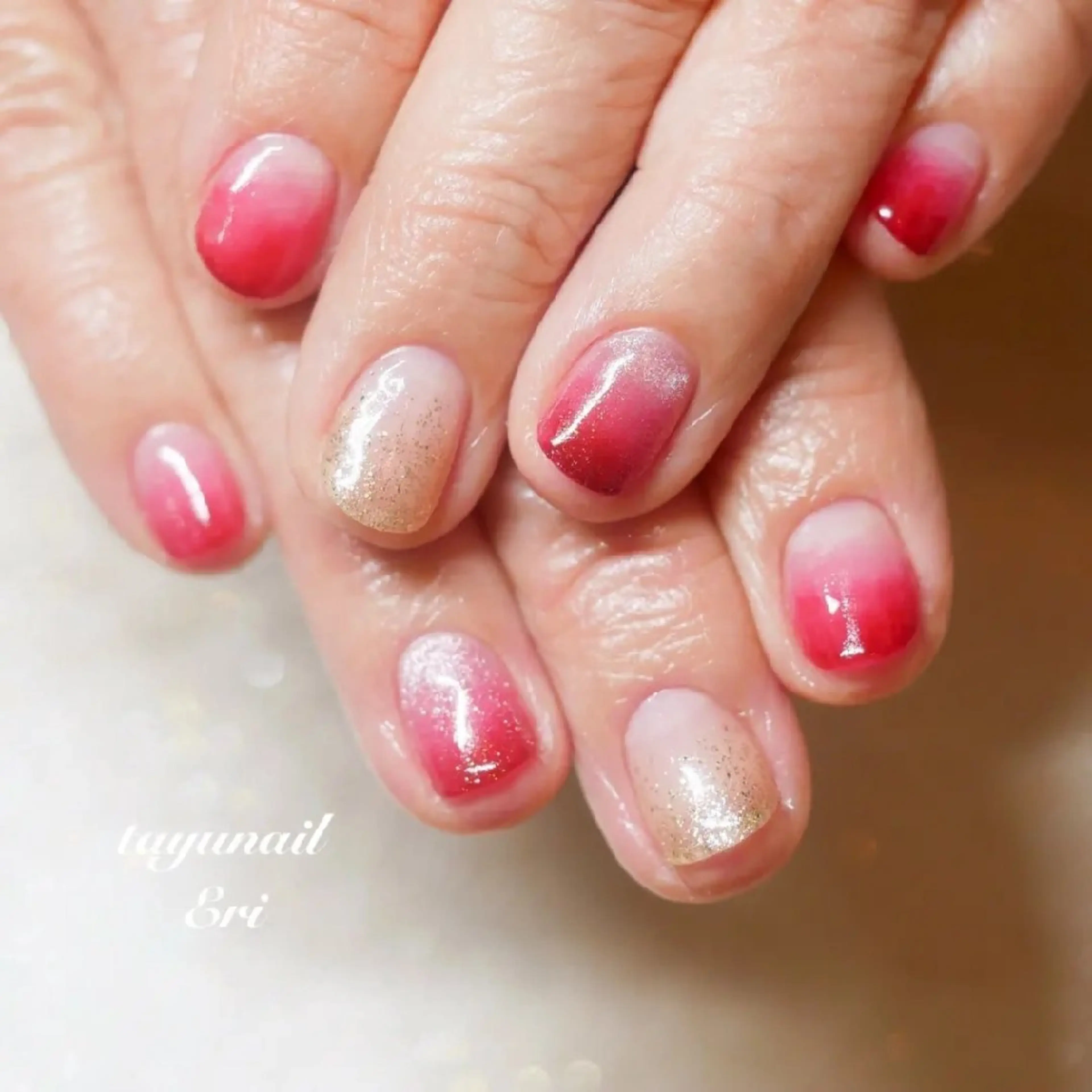 ネイル ジェルネイル グラデーション キラキラネイル パラジェル 赤色 ネイルサロン 【たゆnail】のネイルデザイン