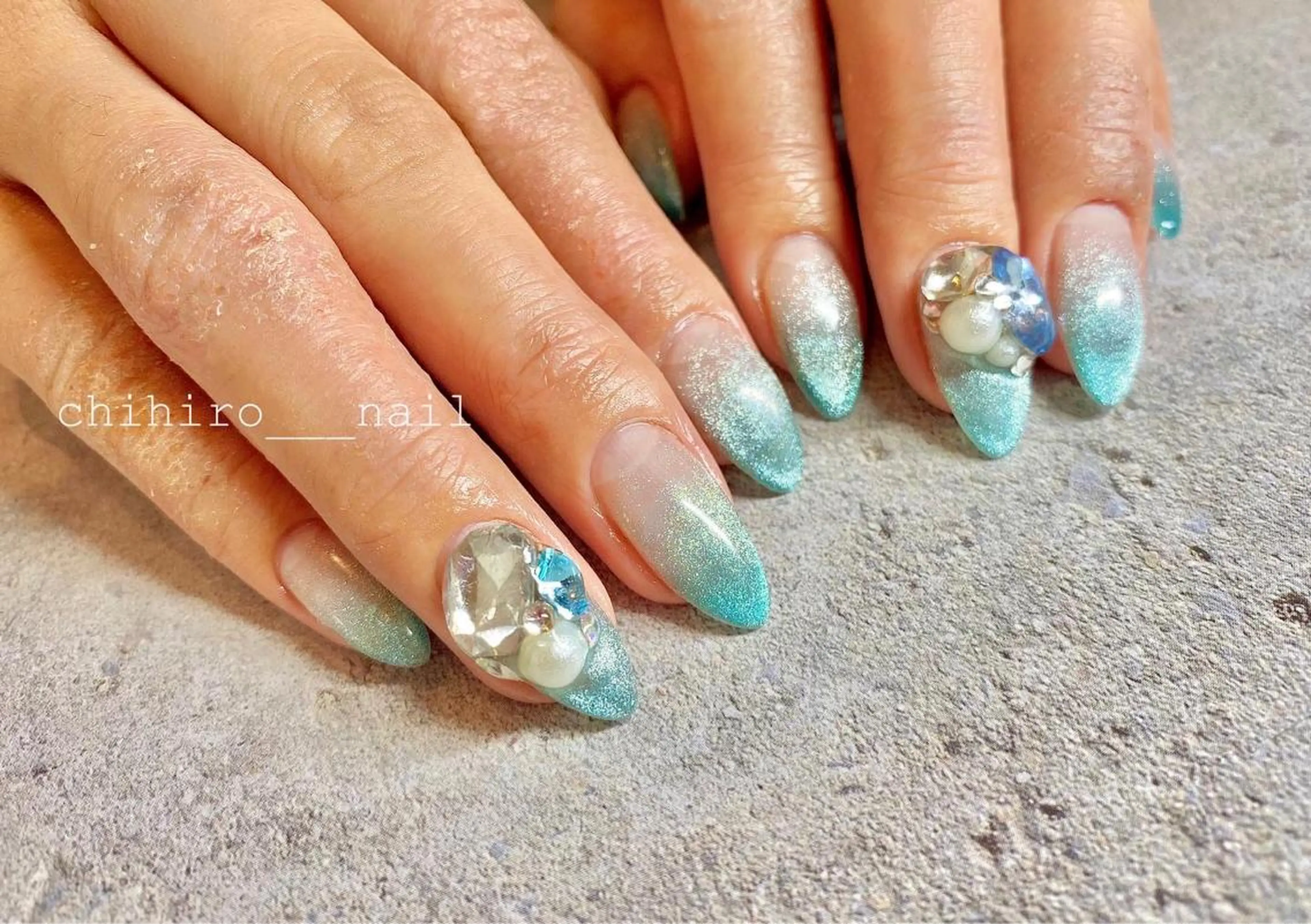 セミロング カラー ネイル アートネイル フレンチネイル ジェルネイル 氷ネイル・うるうるネイル ラメ(グリッター) ハンドネイル chihiro 小路ネイルのネイルデザイン
