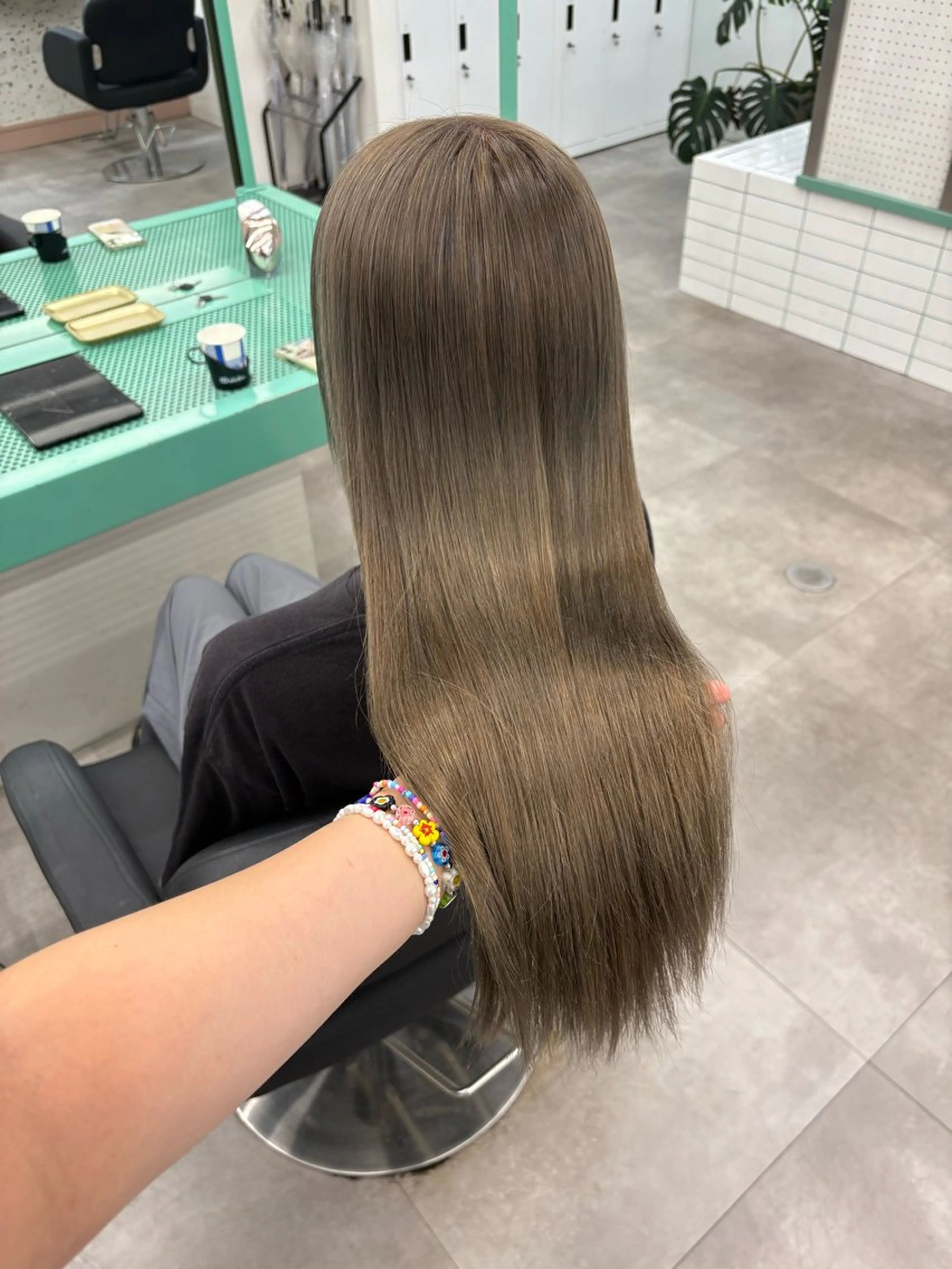 ロング ヘアカラー 綾乃／デザインカラー ／ハイトーン／ボブのヘアスタイル