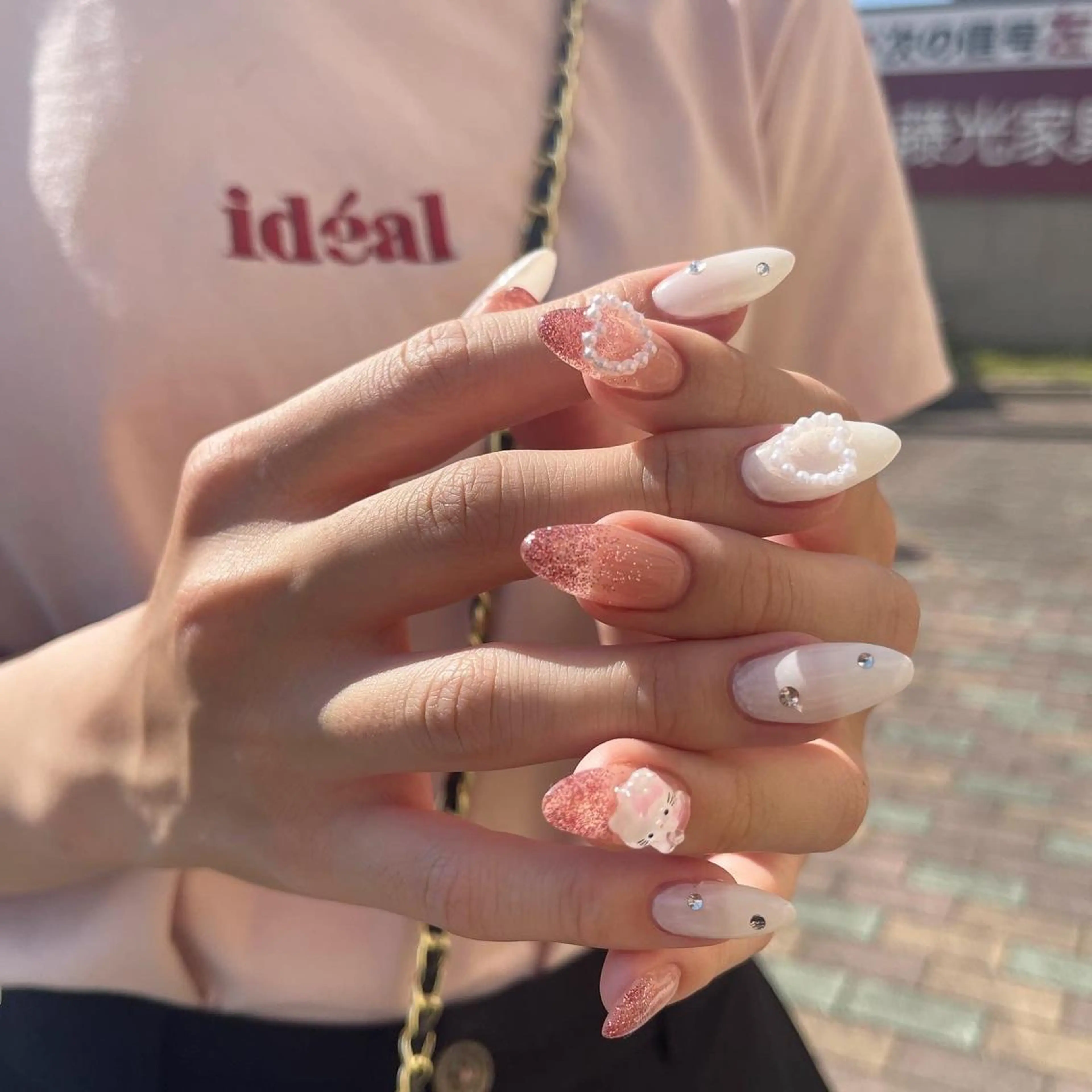 ネイル 𝓇𝒶𝓃𝒶𝓃 𝓃𝒶𝒾𝓁のネイルデザイン