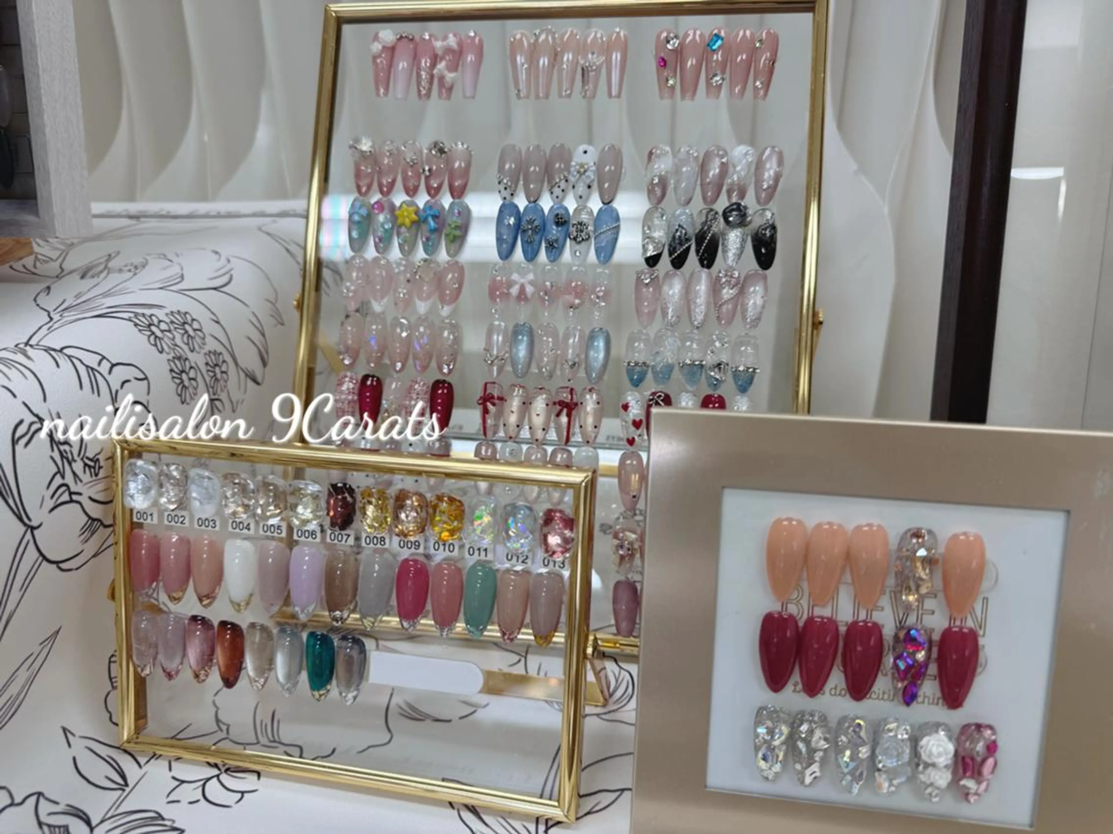 ネイル ネイルサロン9カラッ ト　　RUBYのネイルデザイン