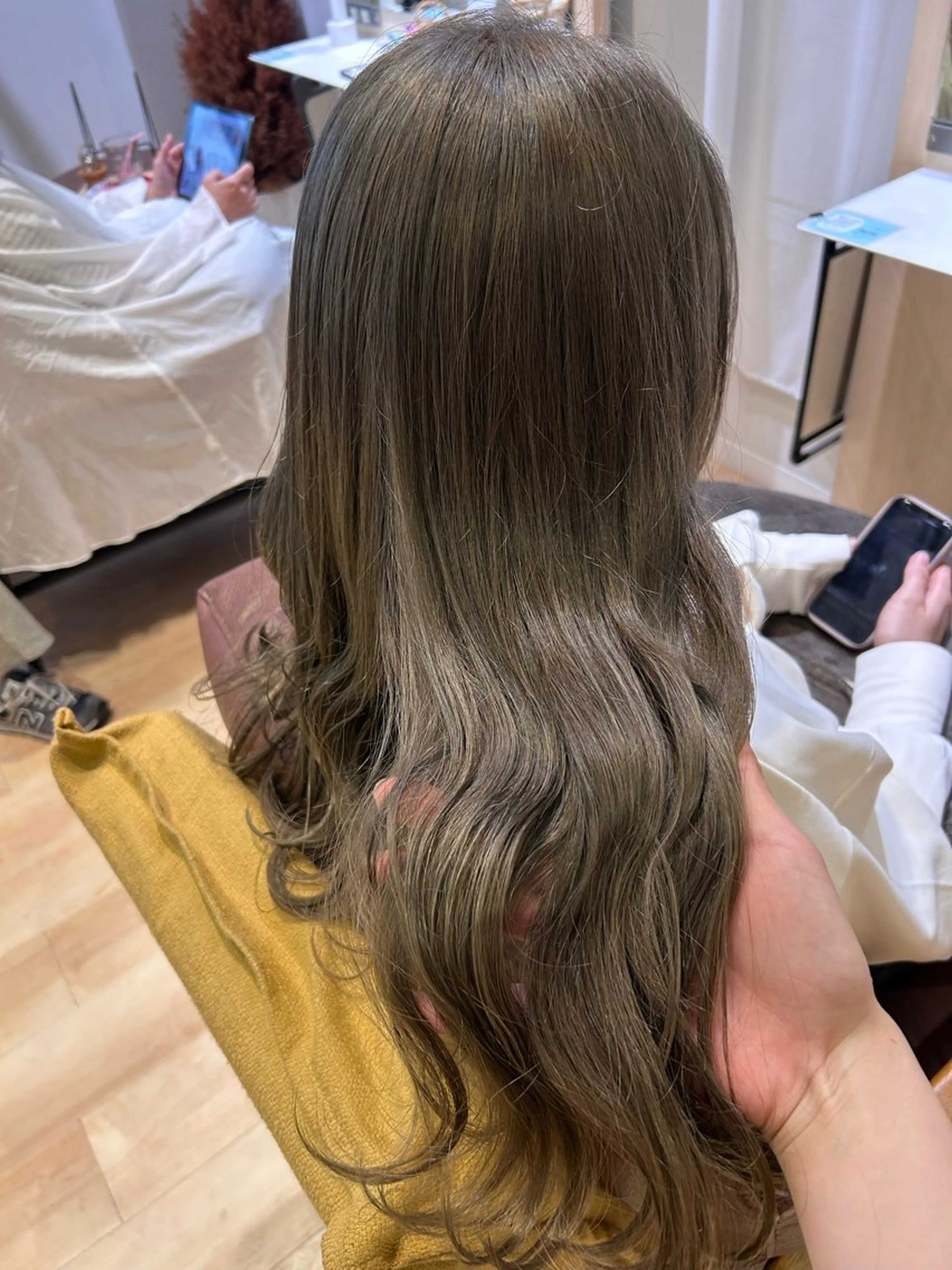 カラー ブリーチ 透明感カラー グレージュ オリーブグレージュ オリーブグレー 🎀natsuki /モテカラーのヘアスタイル