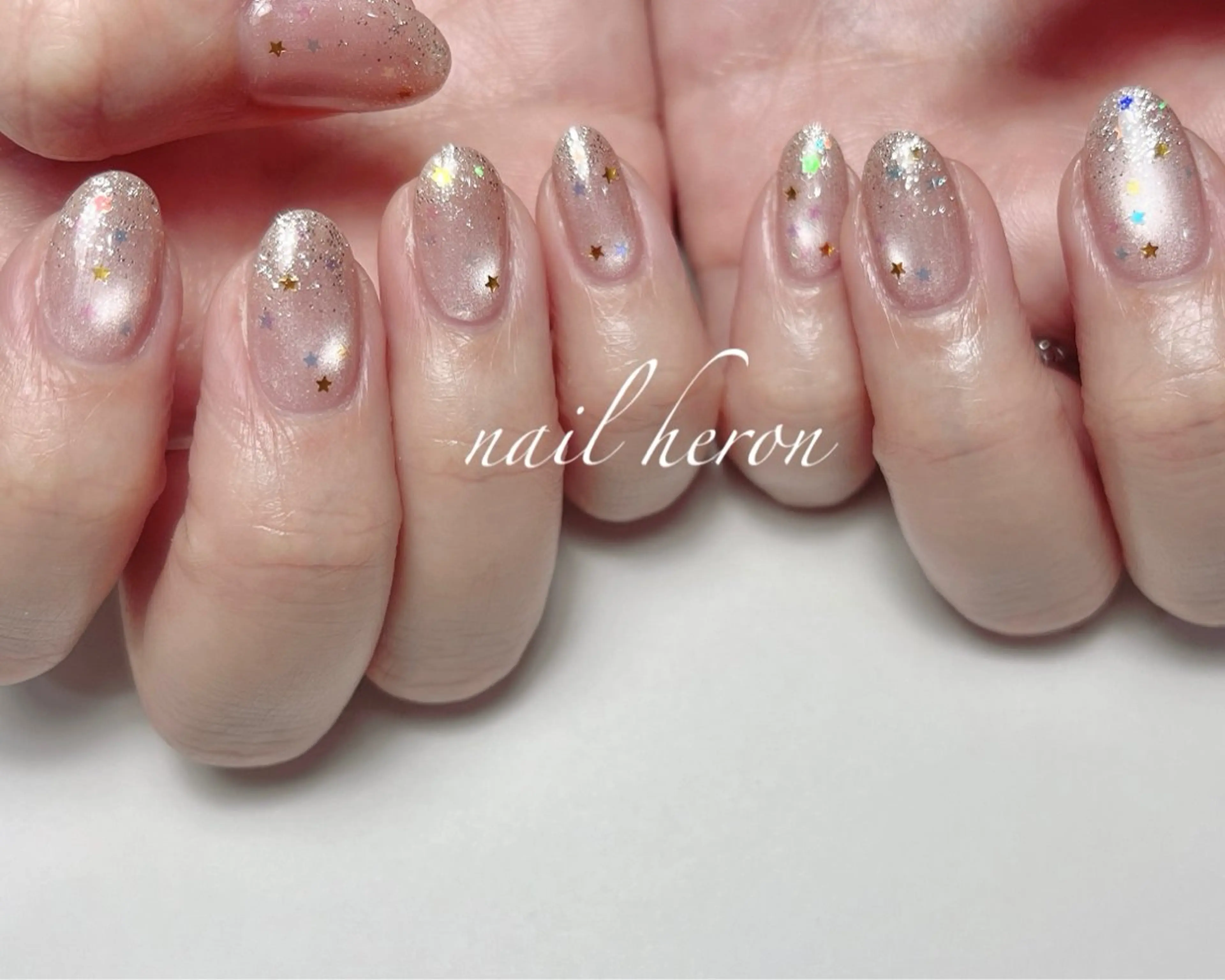 ネイル ホログラムネイル ハンドネイル saki_ nail heronのネイルデザイン