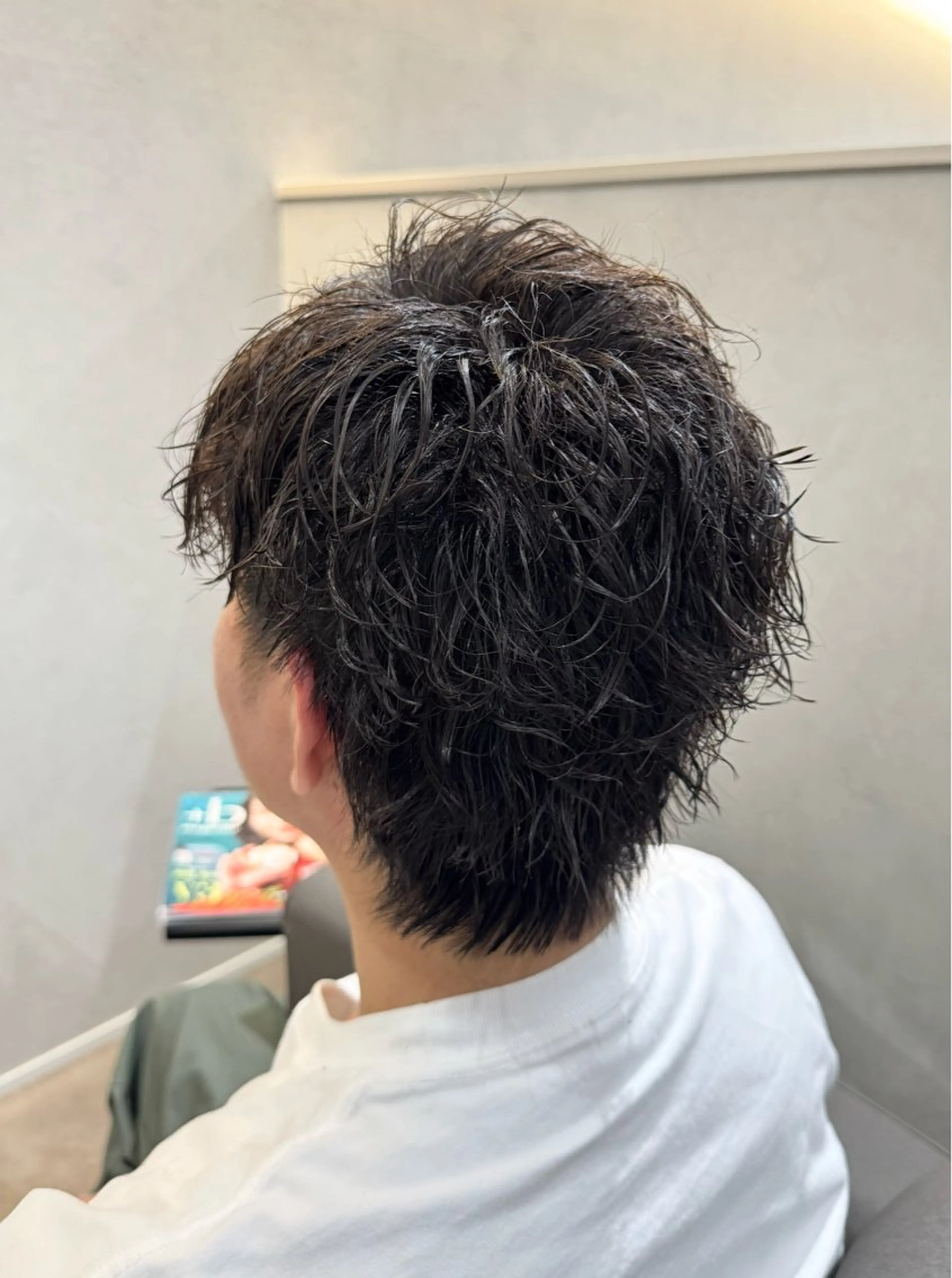 パーマ メンズ センターパート フェードカット メンズハイライト メンズハイトーン マッシュ カット パーマ ハイトーン/外国人風 カラー/メンズパーマのヘアスタイル