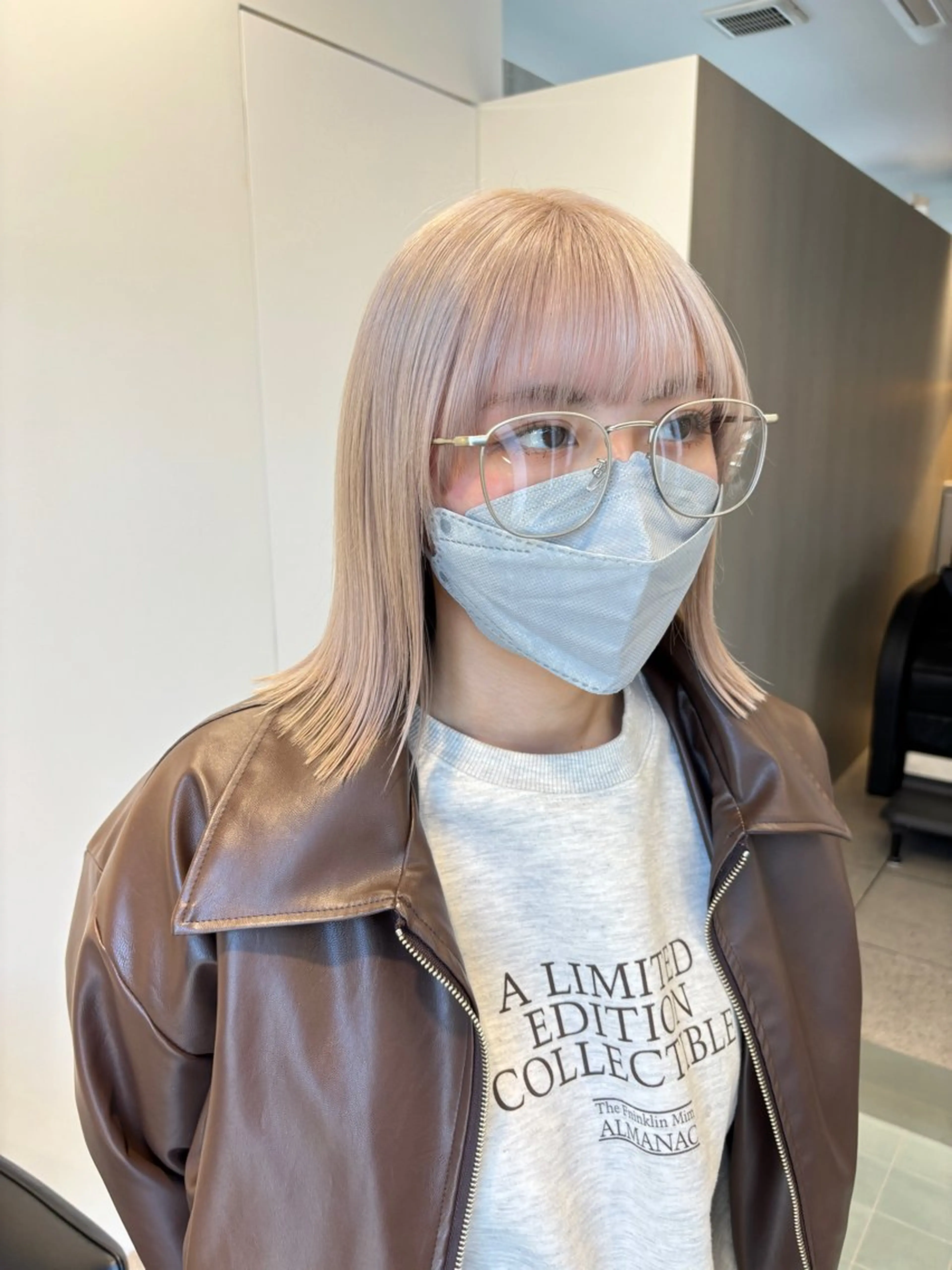 ミディアム カラー ベージュカラー ブロンド ホワイトベージュ ホワイトブロンド カットモデル募集 /RIOのヘアスタイル