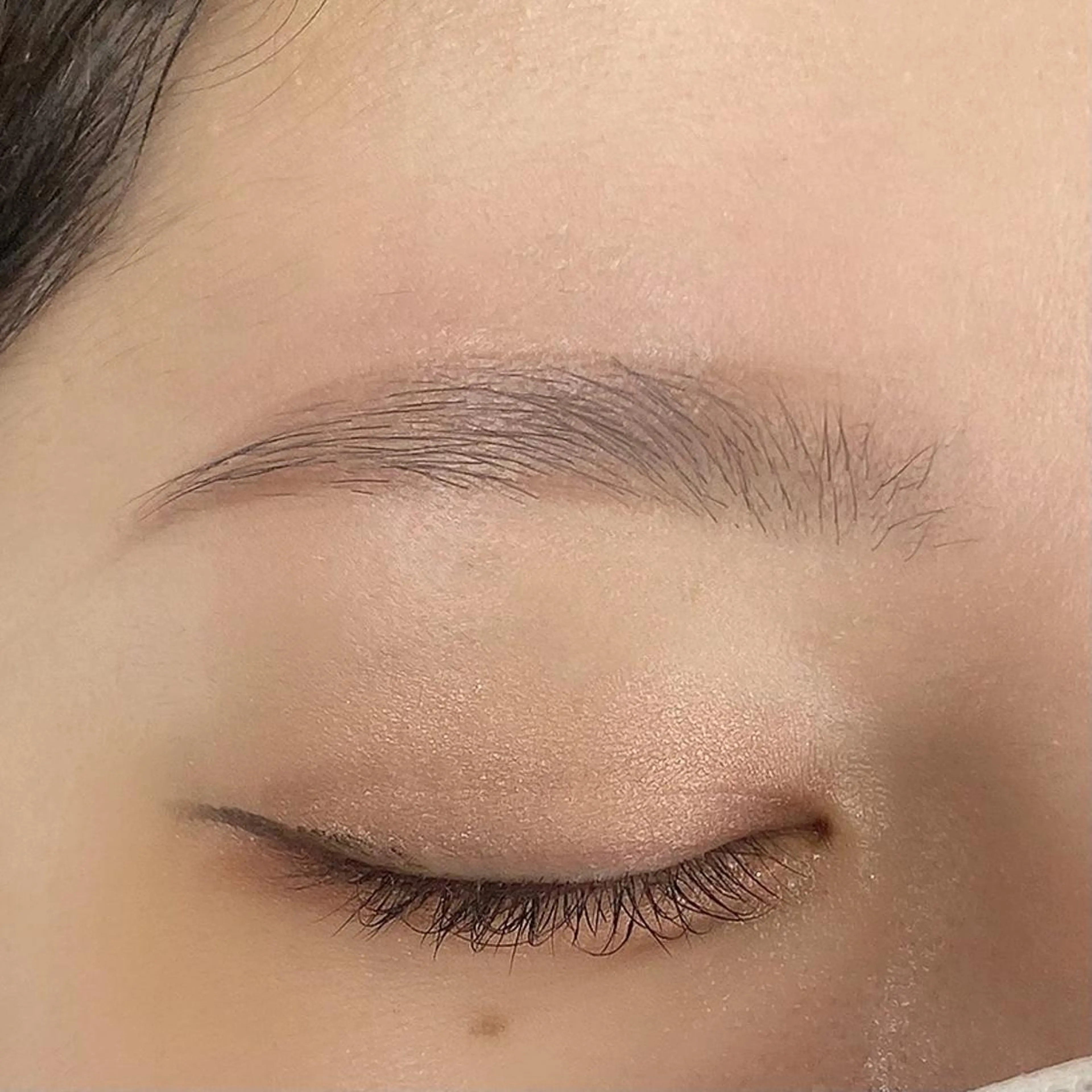 unefleur SARAの眉毛・アイブロウイメージ