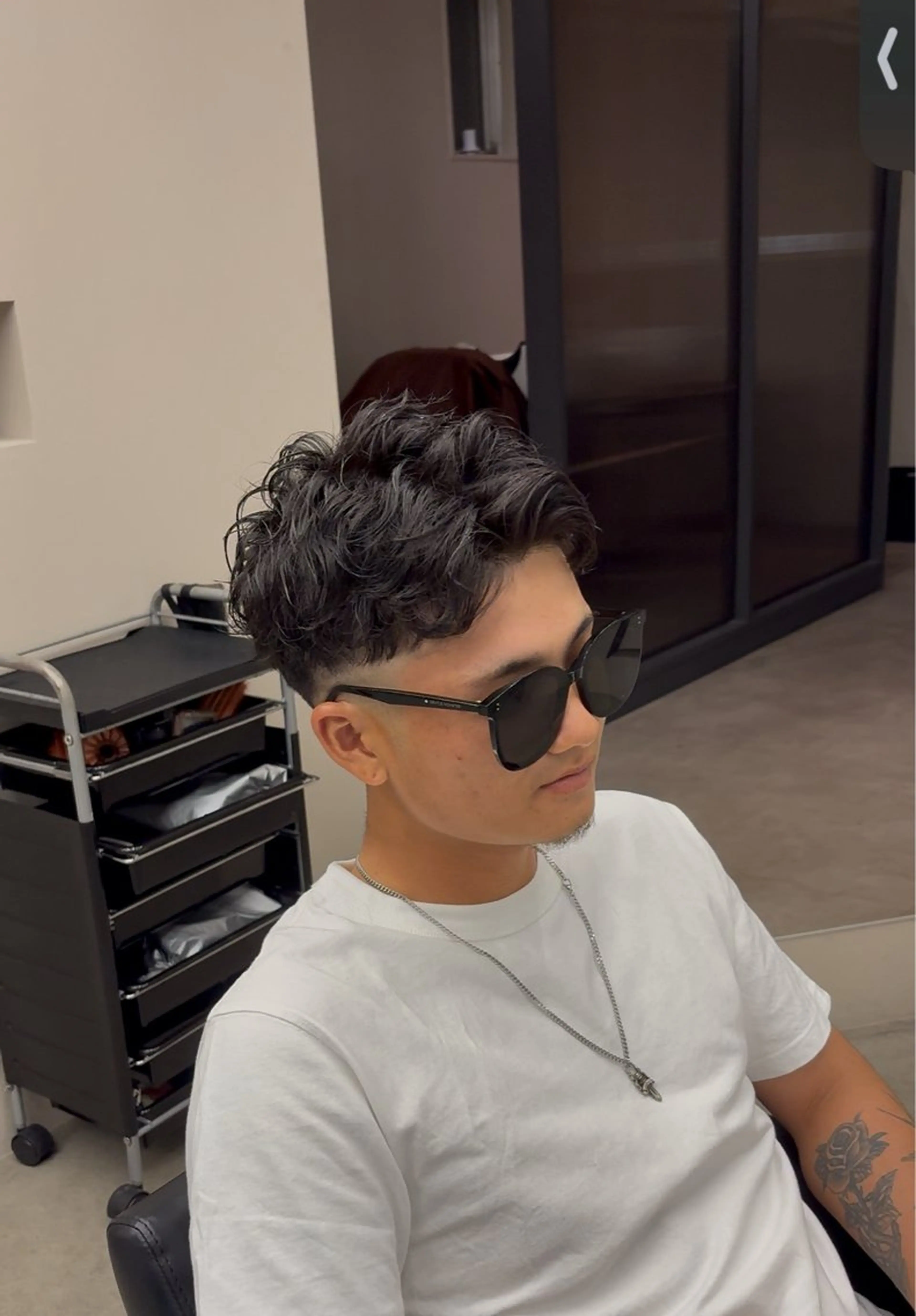 パーマ メンズ メンズパーマ 刈り上げ 髪質改善 縮毛矯正 ストレートパーマ パーマ 海瑠万／メンズパーマ ／ブリーチ／フェードのヘアスタイル