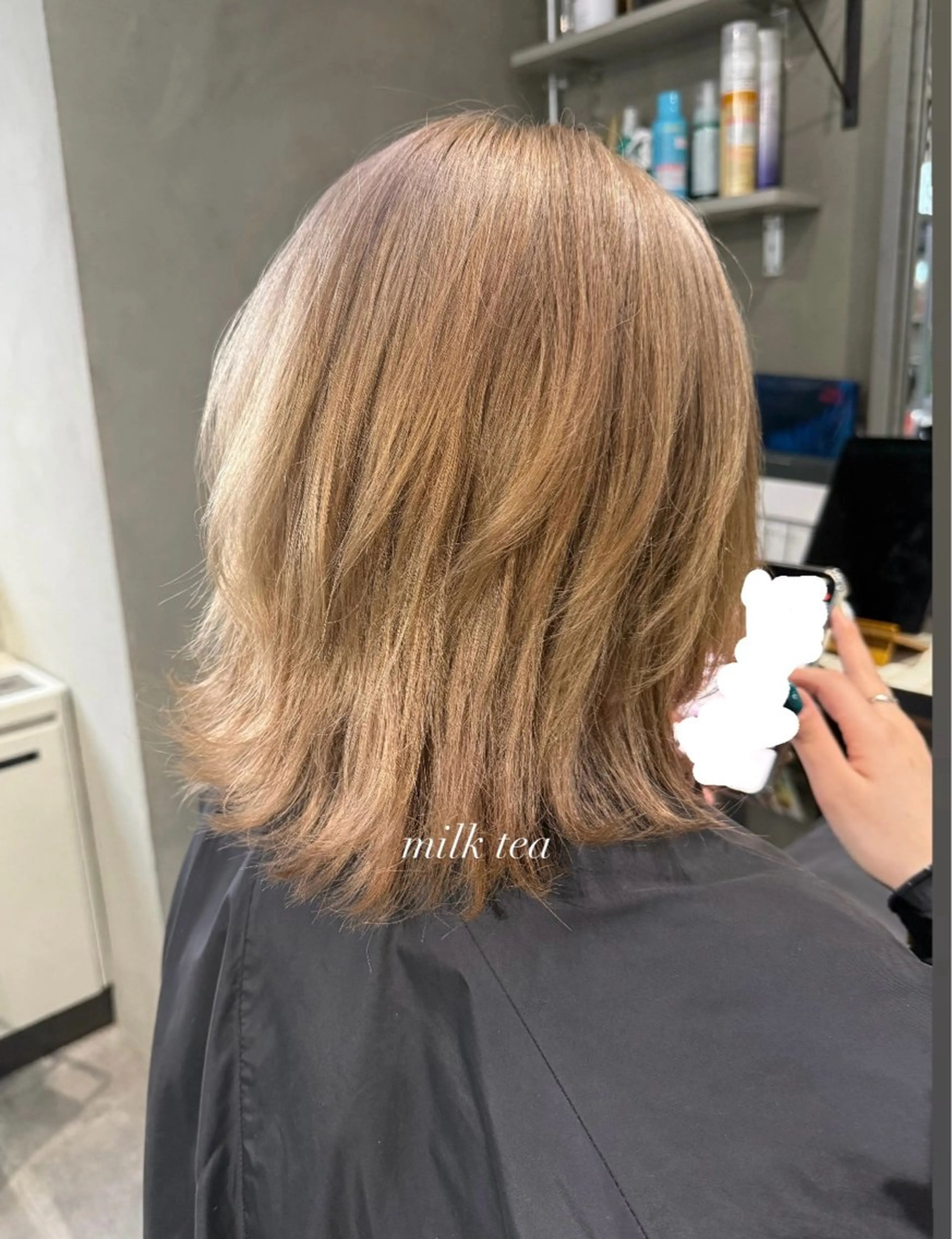 ミディアム カラー ベージュカラー ミルクティーベージュ レイヤーカット カット ヘアカラー トリートメント 佐伯 桃のヘアスタイル