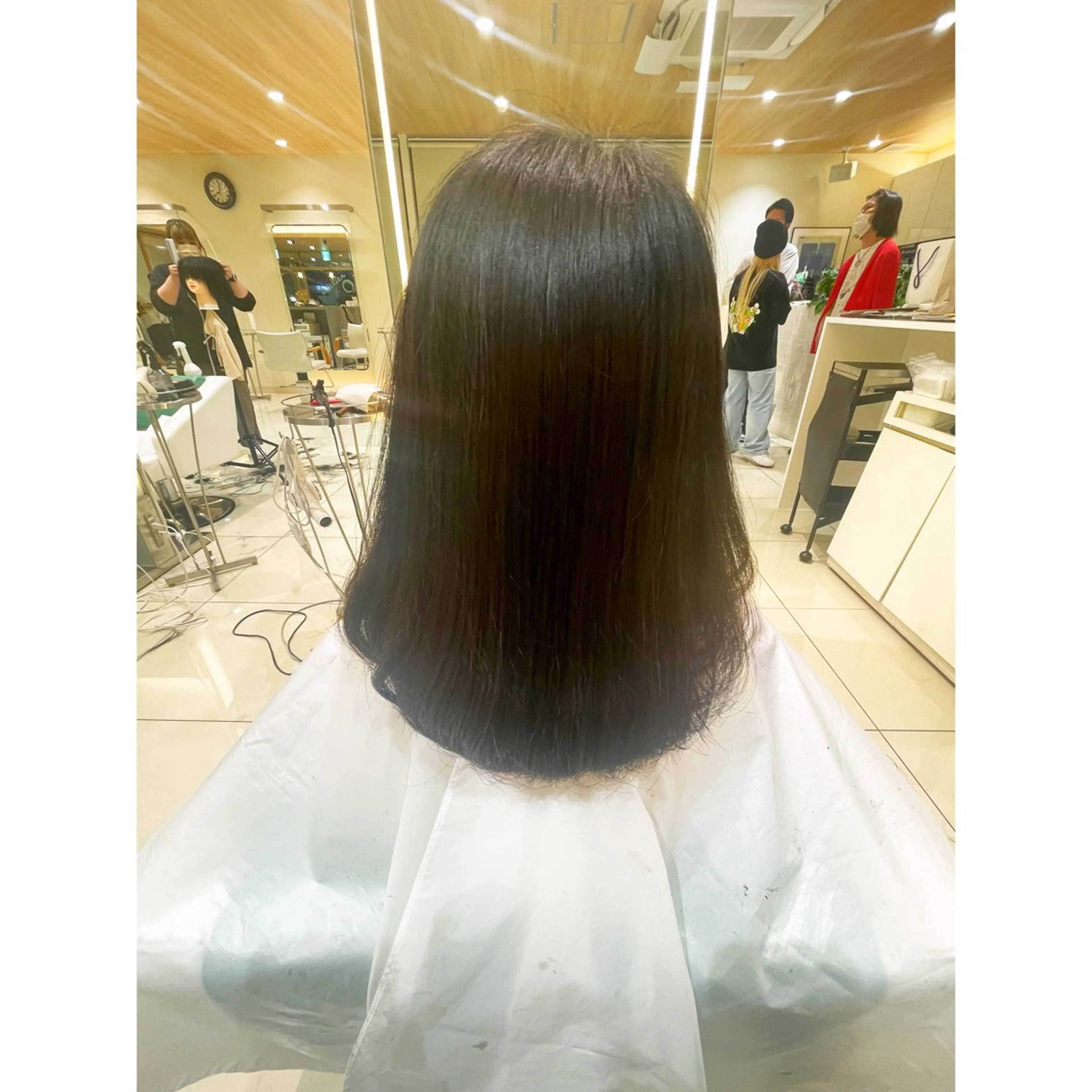 セミロング 前さこ 結衣のヘアスタイル