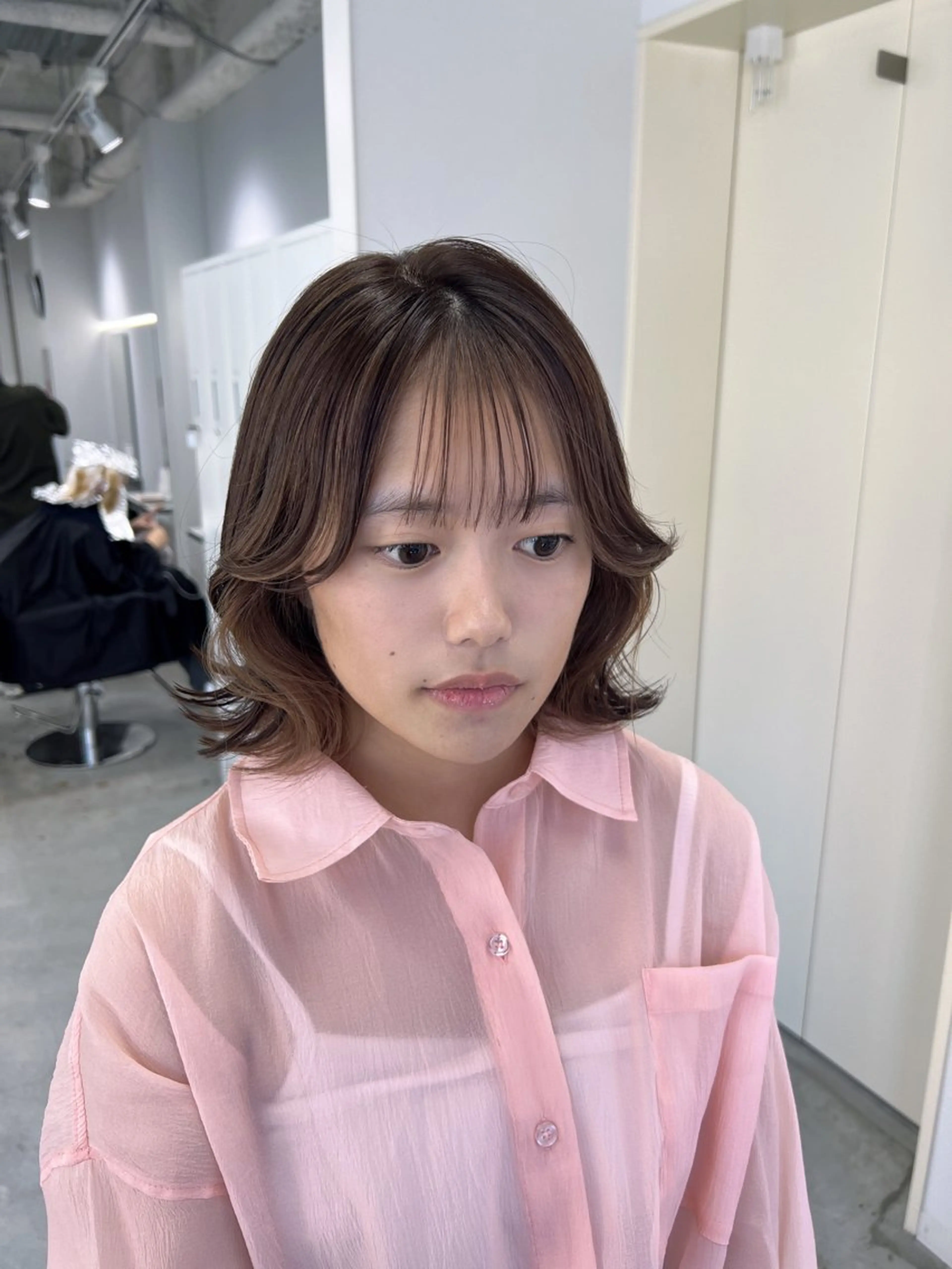 ミディアム ヘアカラー maya レイヤーカットのヘアスタイル