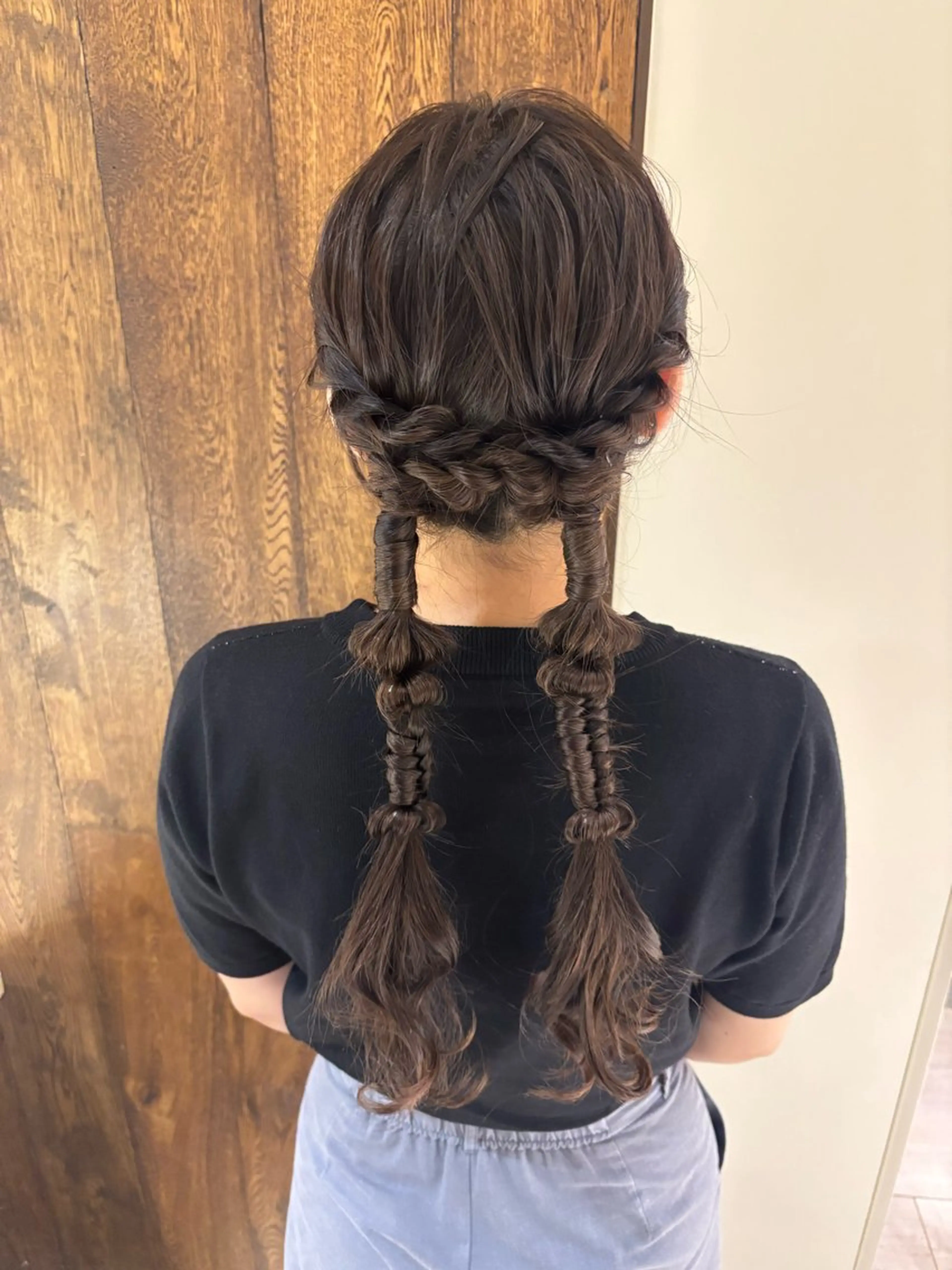 ロング ツインテール 鈴木 彩莉のヘアスタイル