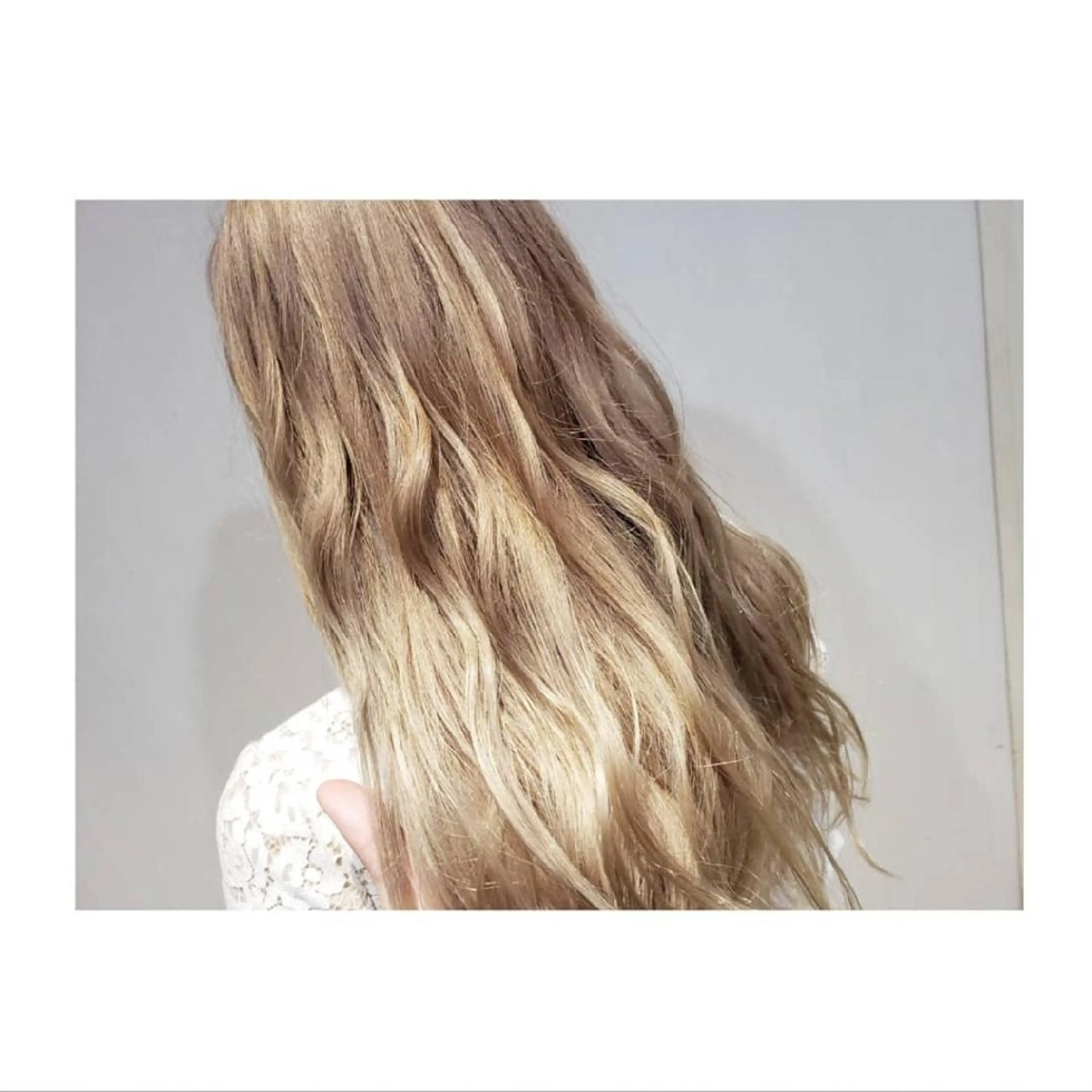 ロング カラー ブロンド Luana 矢場町のヘアスタイル