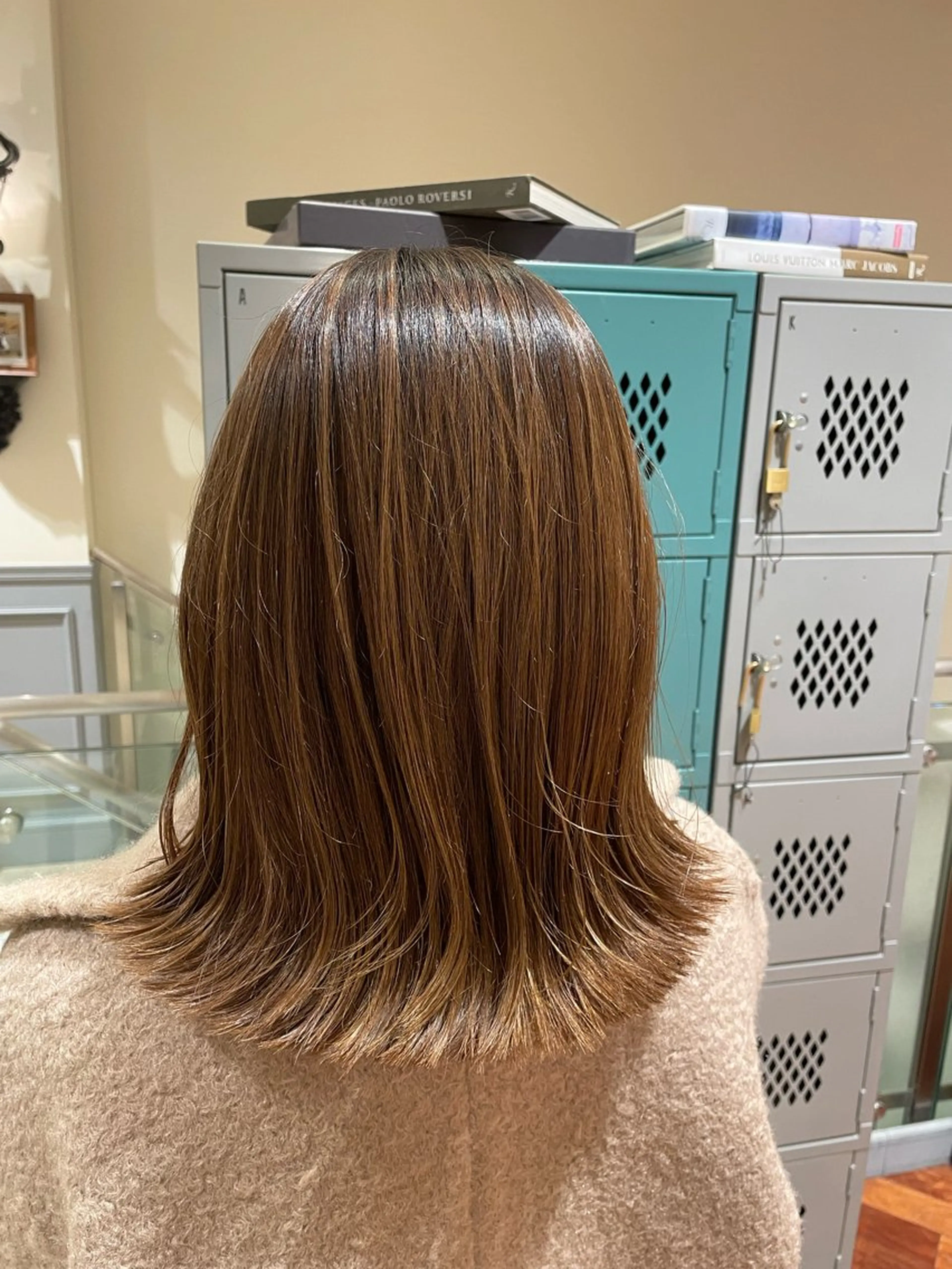 ミディアム 外ハネヘア カットモデル ヨネダのヘアスタイル