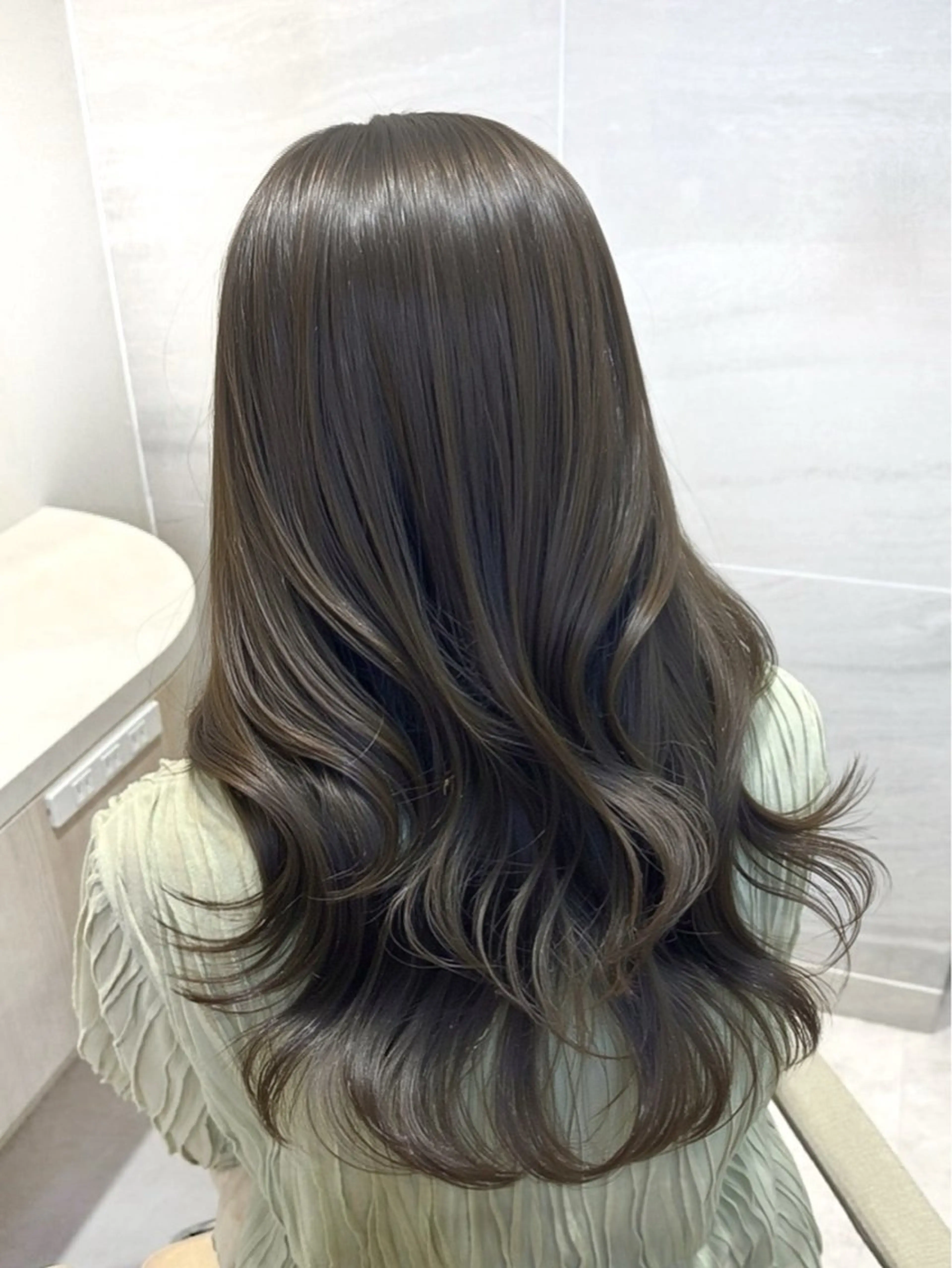 ロング カラー ベージュカラー イルミナカラー カット ヘアカラー トリートメント 透明感カラー🌿 グレージュ🐺陽介のヘアスタイル