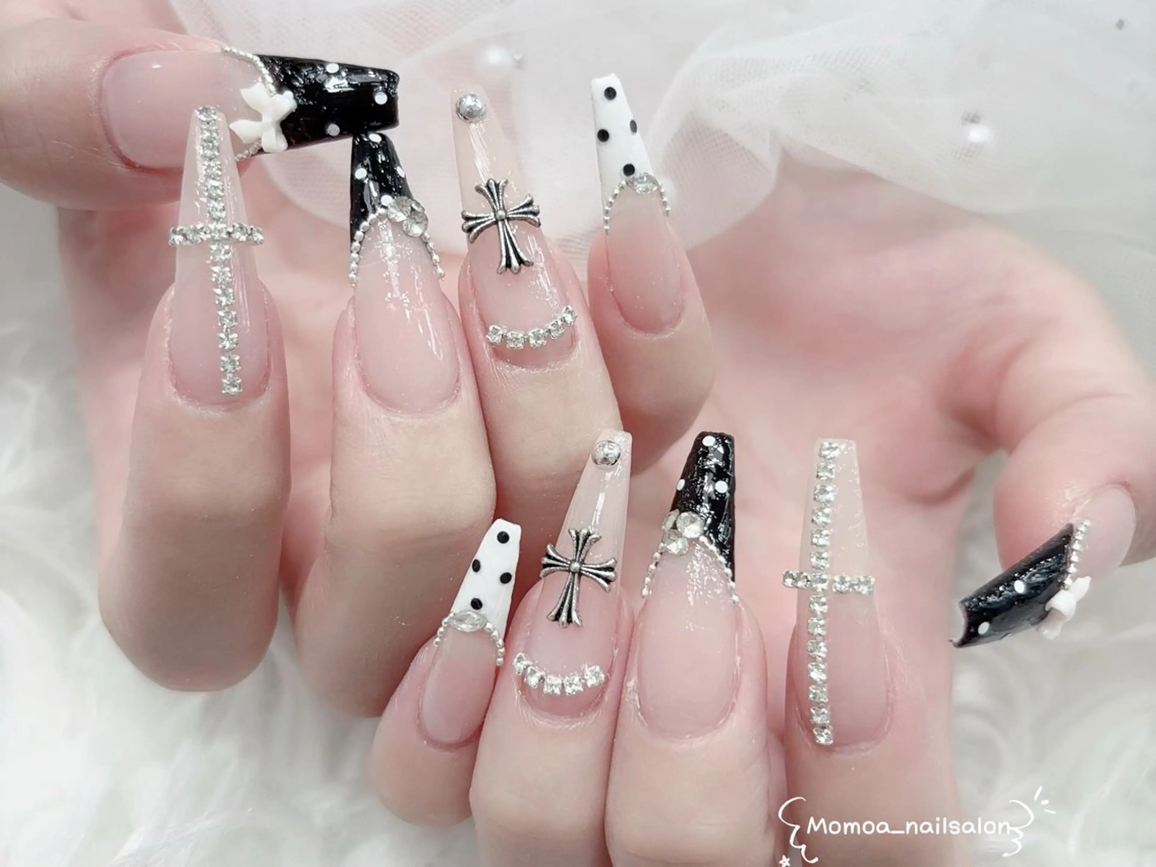 ネイル 成人式 ロングネイル マグネットネイル 大理石ネイル(マーブル) リボン ハンドネイル MoMoA Nail ネイル長さ出し専門店のネイルデザイン