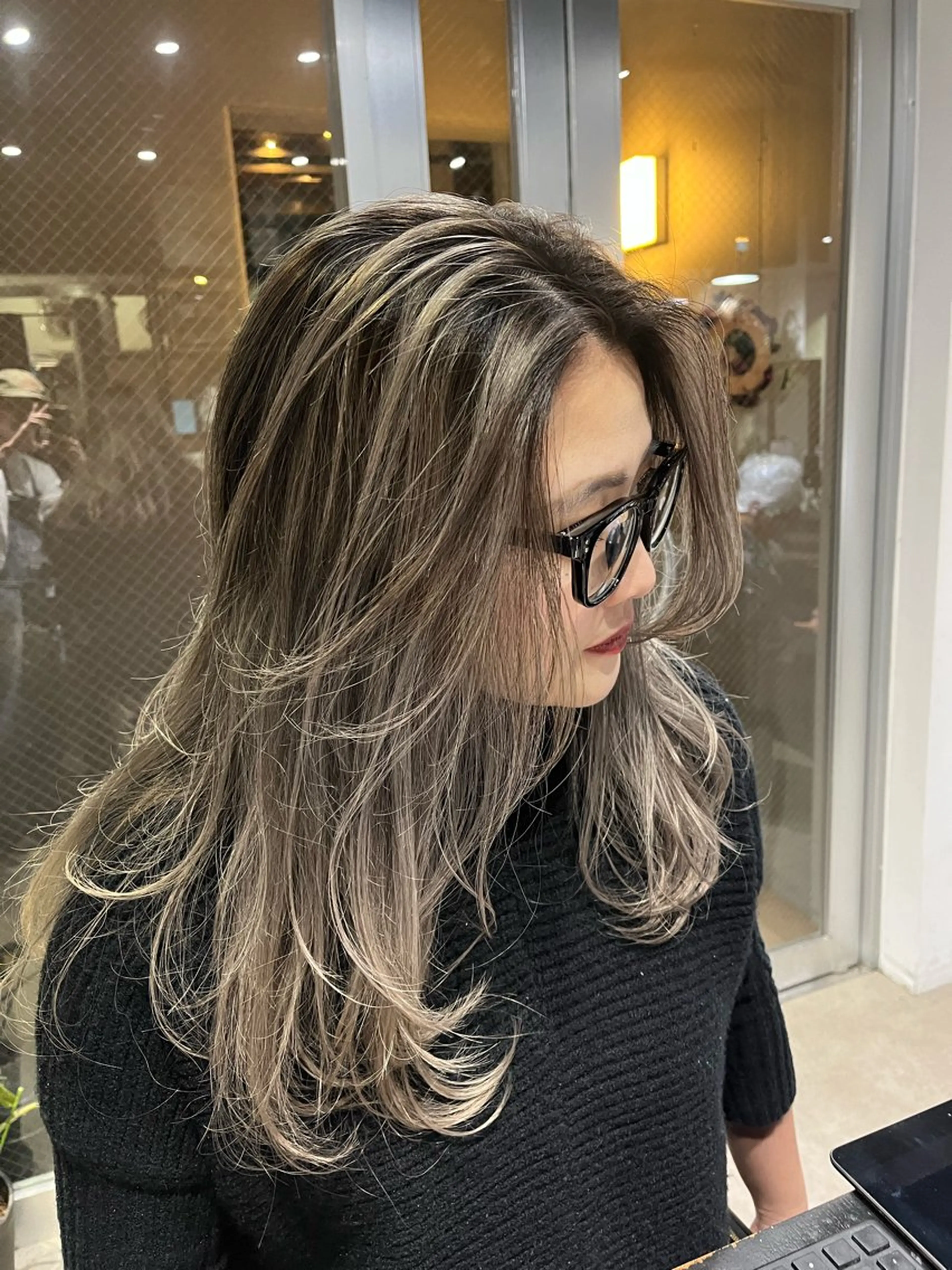 ロング レイヤーカット ヘアカラー 山影✨バレイヤージュ ハイライト✨メンズ◎のヘアスタイル