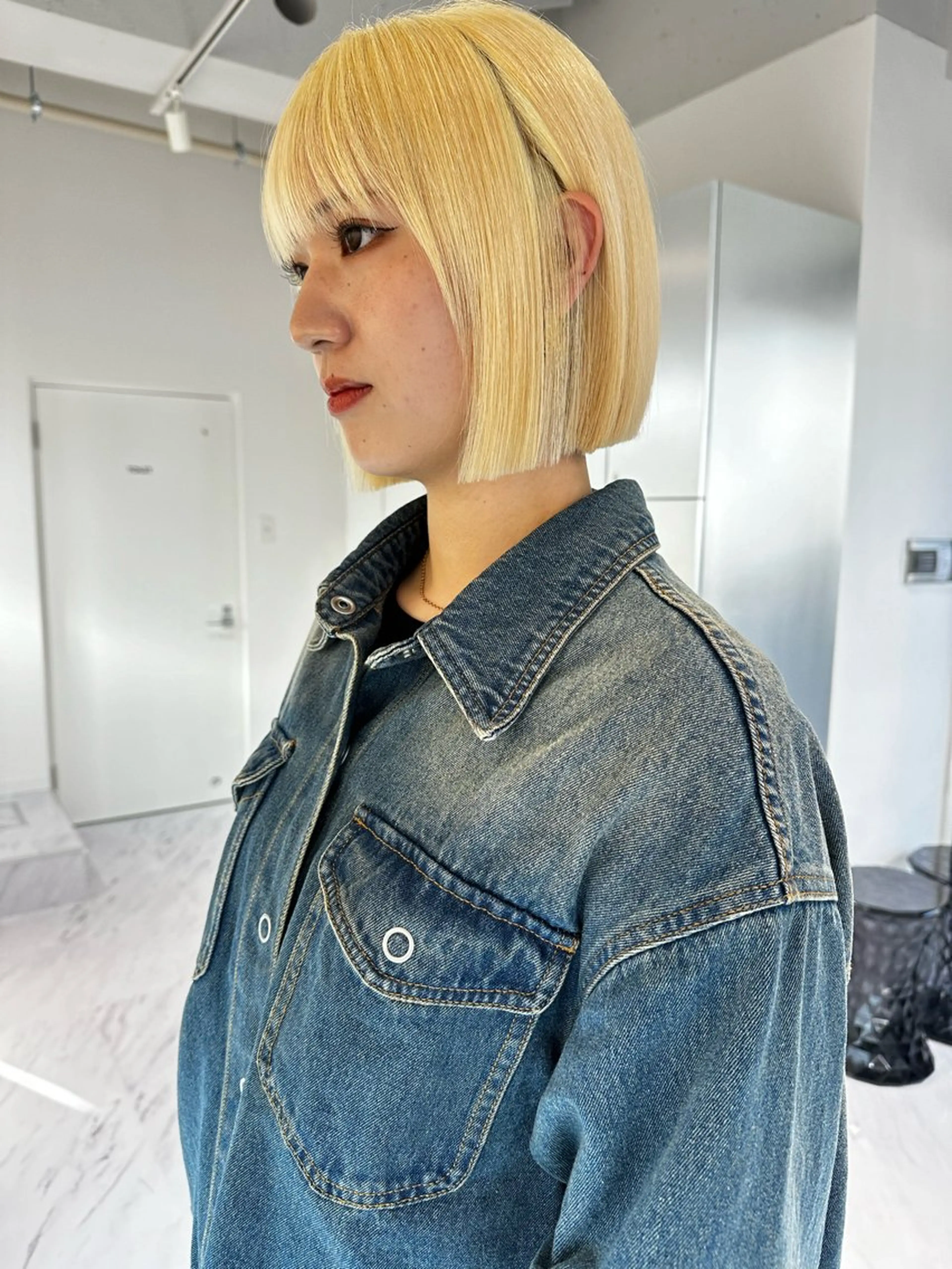 ショート カラー ベージュカラー ブリーチ ケアブリーチ デザインカラー ダブルカラー TATSUブリーチ/ ミルクティーベージュのヘアスタイル