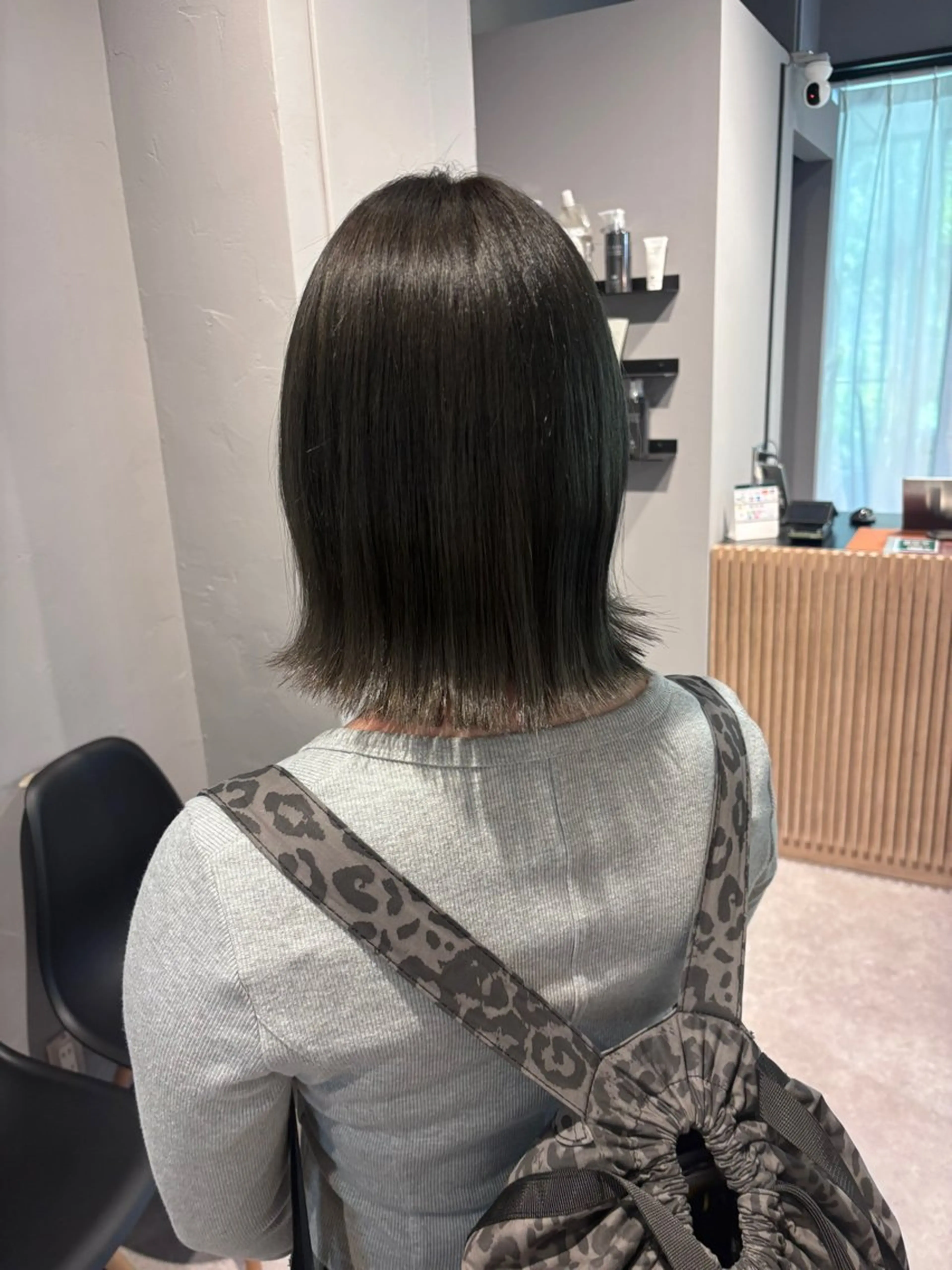 ミディアム 切りっぱなしロブ ヘアカラー トリートメント Yuuka/ w colorのヘアスタイル
