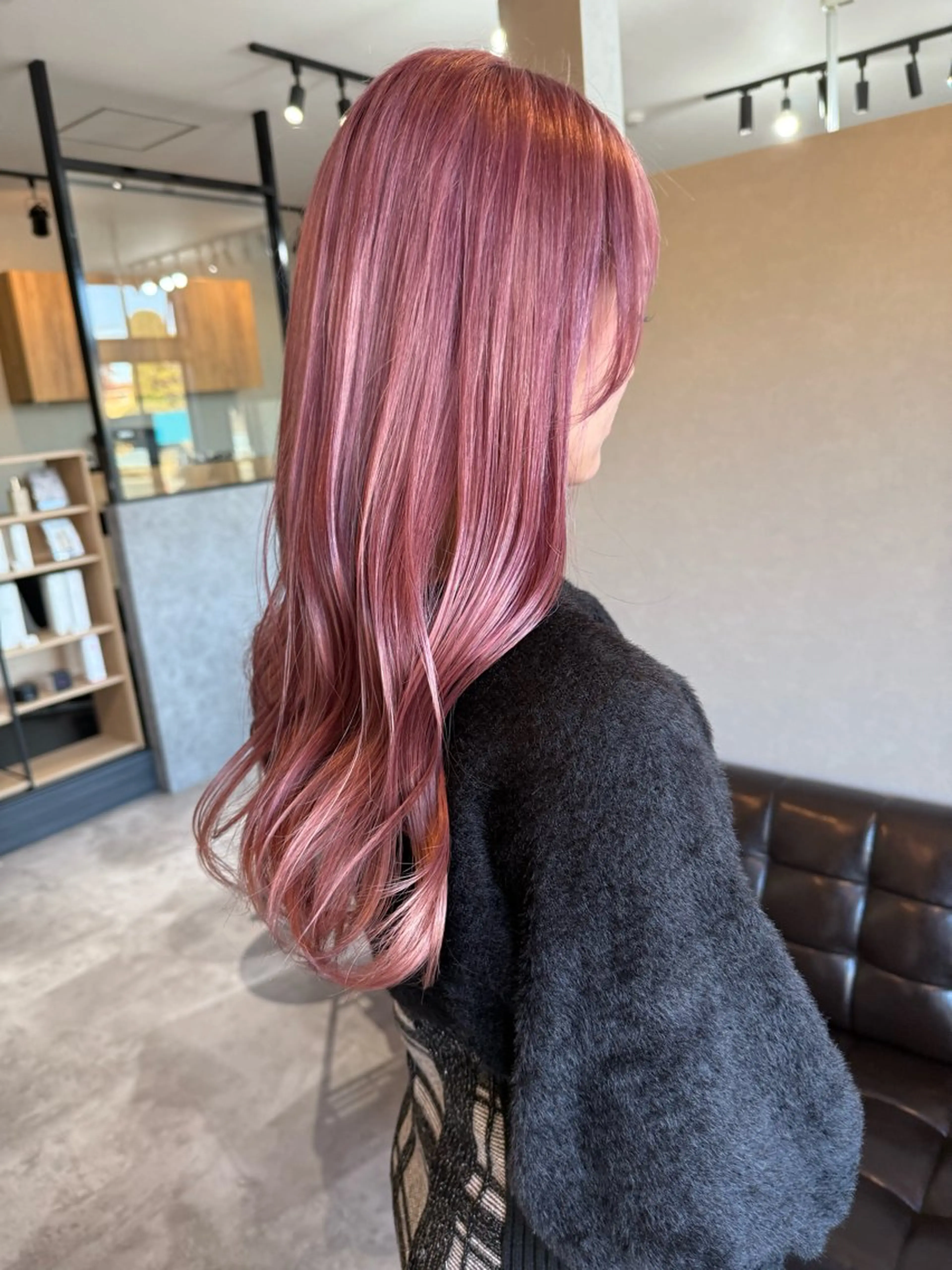 ロング ヘアカラー HIYORI / luanaのヘアスタイル