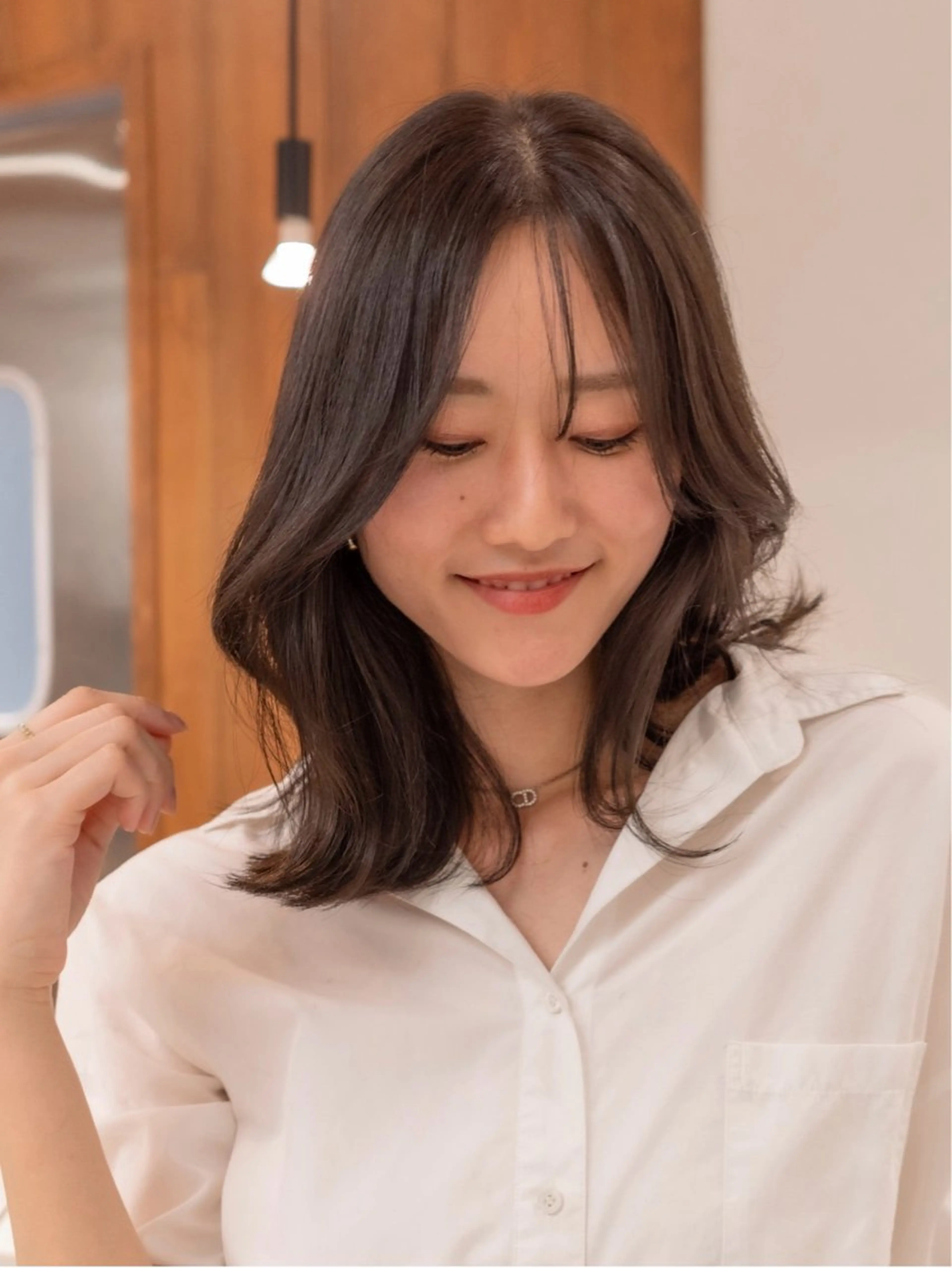 ミディアム カラー ミディアムレイヤー 透明感カラー グレージュ オリーブグレージュ オリーブグレー カット ヘアカラー トリートメント レイヤー/グレージュ 渋谷表参道/小森波琉のヘアスタイル