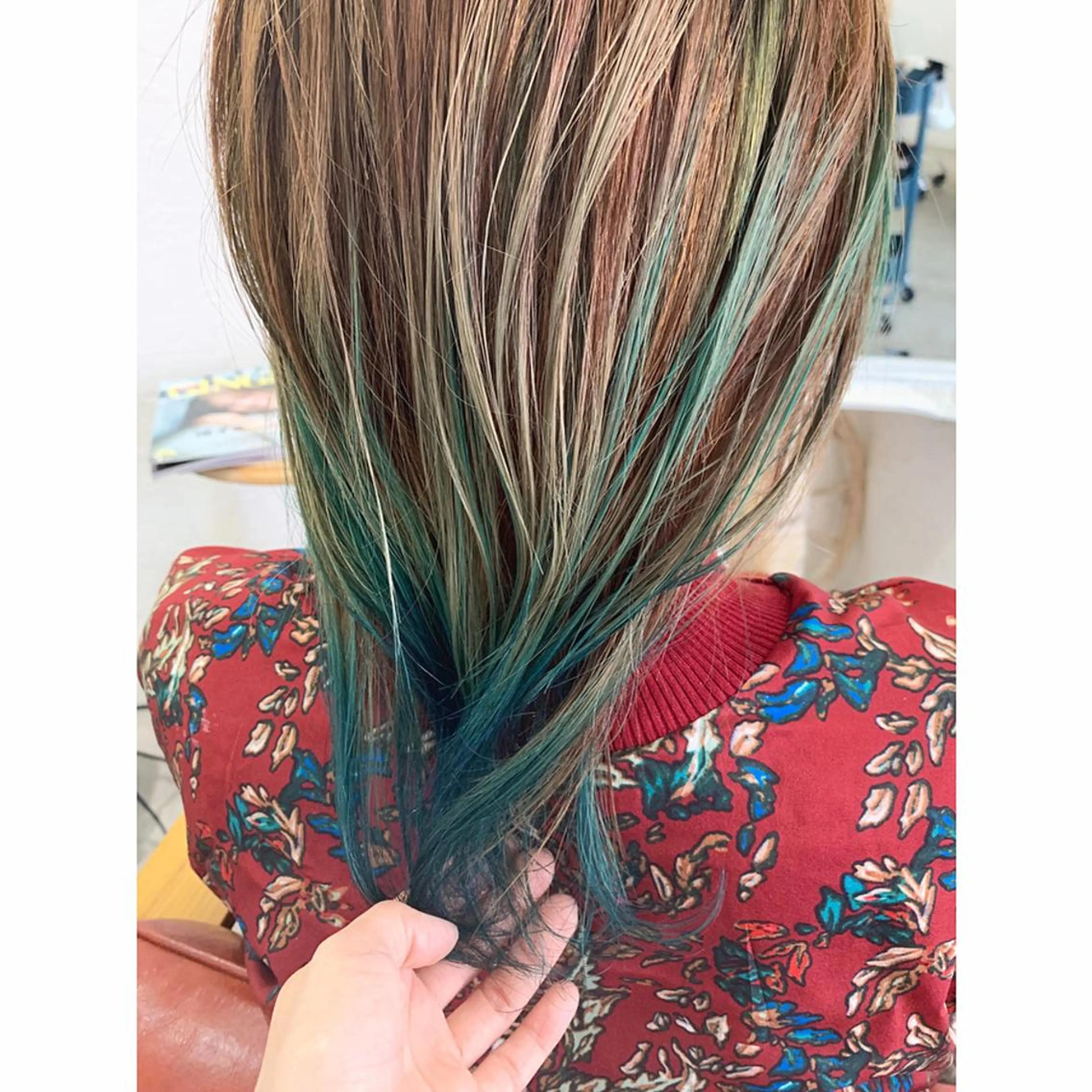 セミロング カラー fio マナミのヘアスタイル