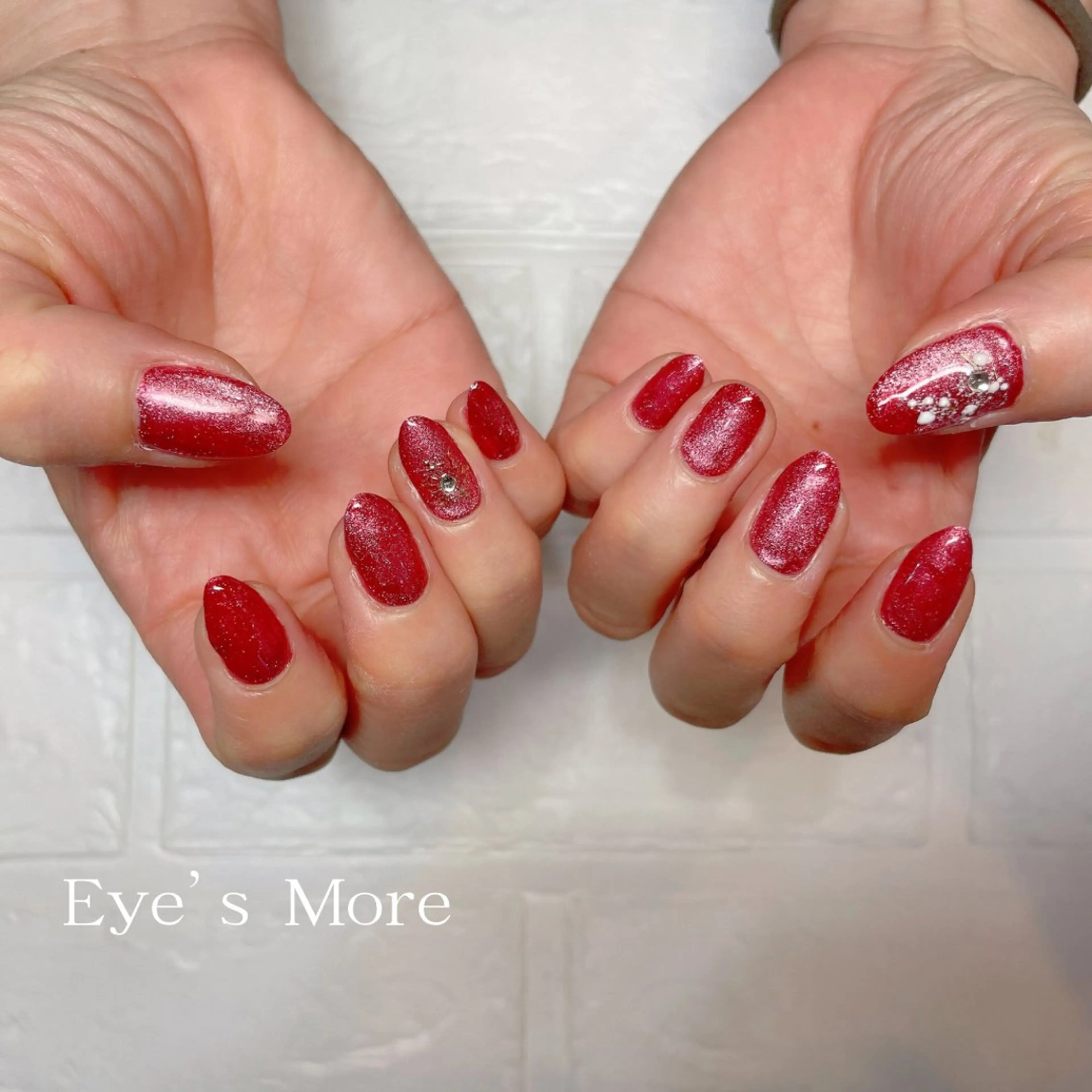 ネイル マグネットネイル 赤色 冬ネイル クリスマス H Yukiのネイルデザイン