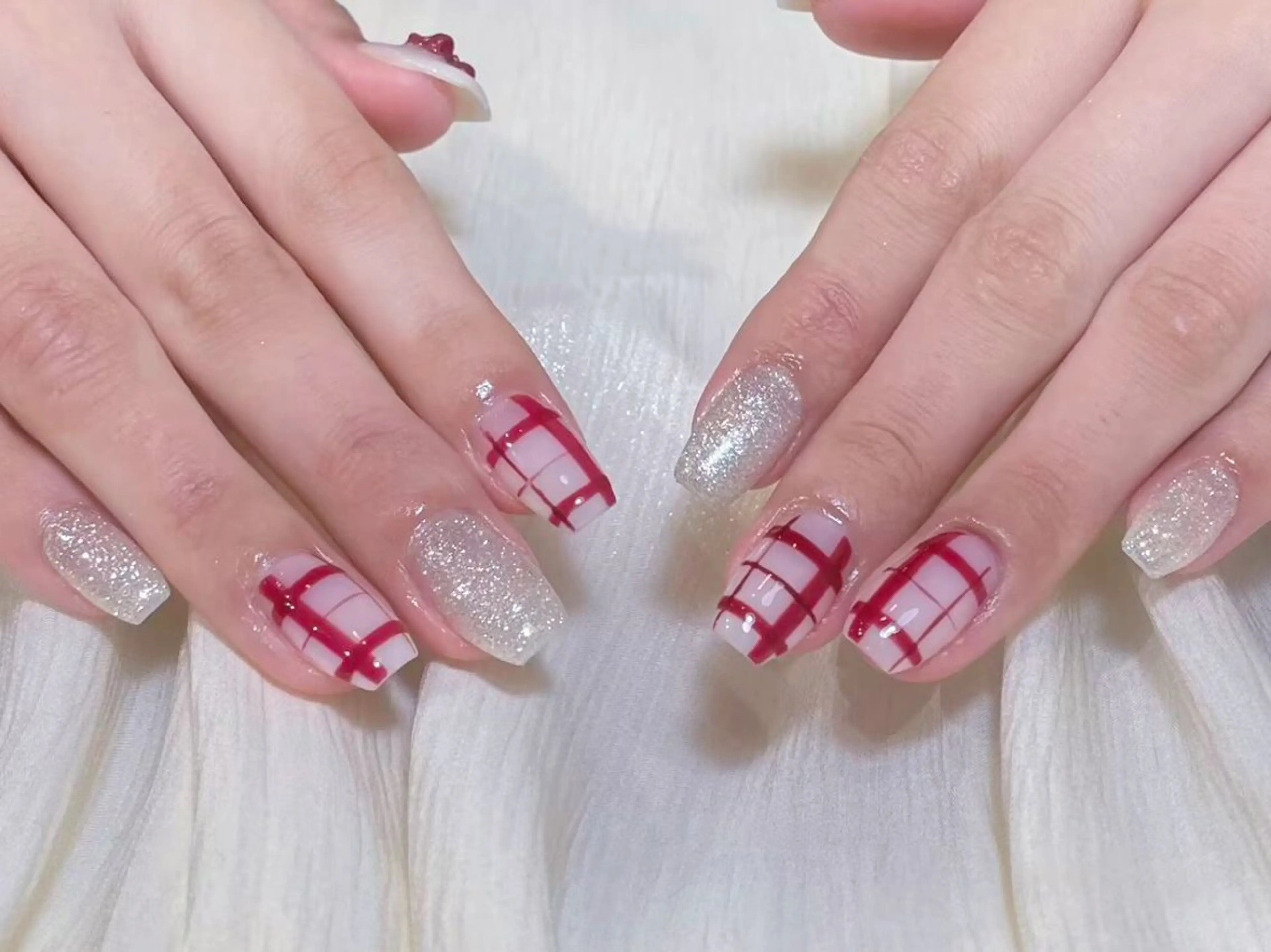 ネイル アートネイル オーロラネイル ガーリー キラキラネイル 韓国ネイル ハンドネイル hijiri 💅のネイルデザイン