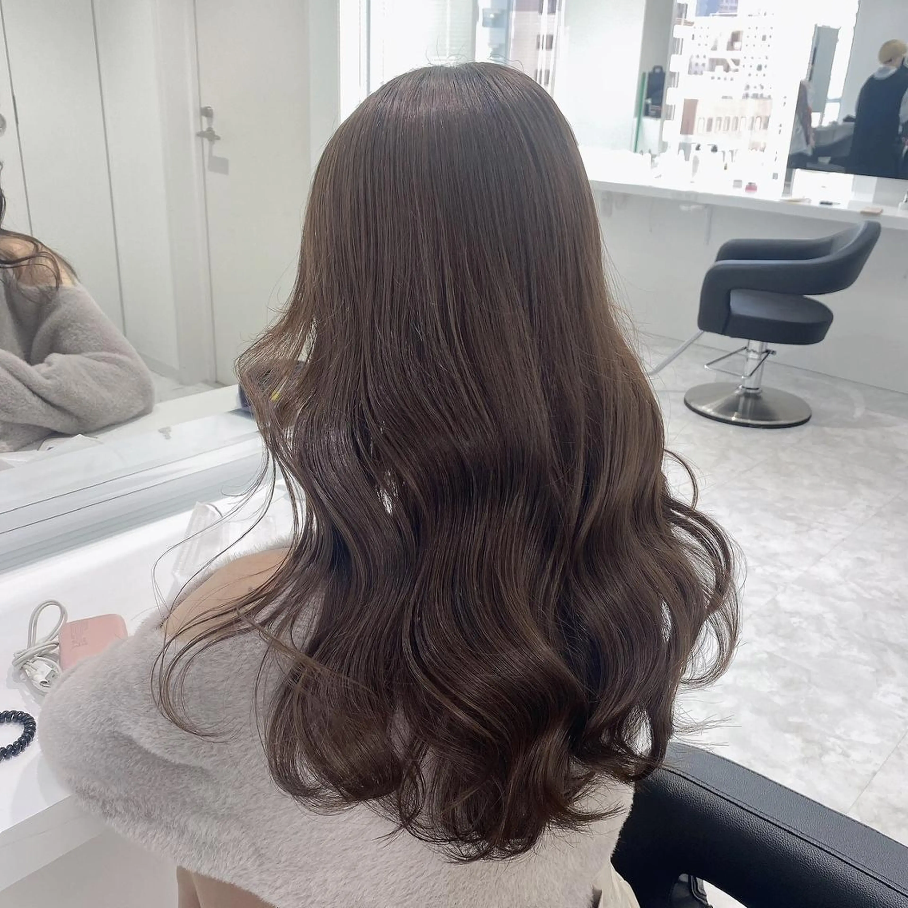 ロング カラー 透明感ベージュ🤎 ナチュラルレイヤーのヘアスタイル