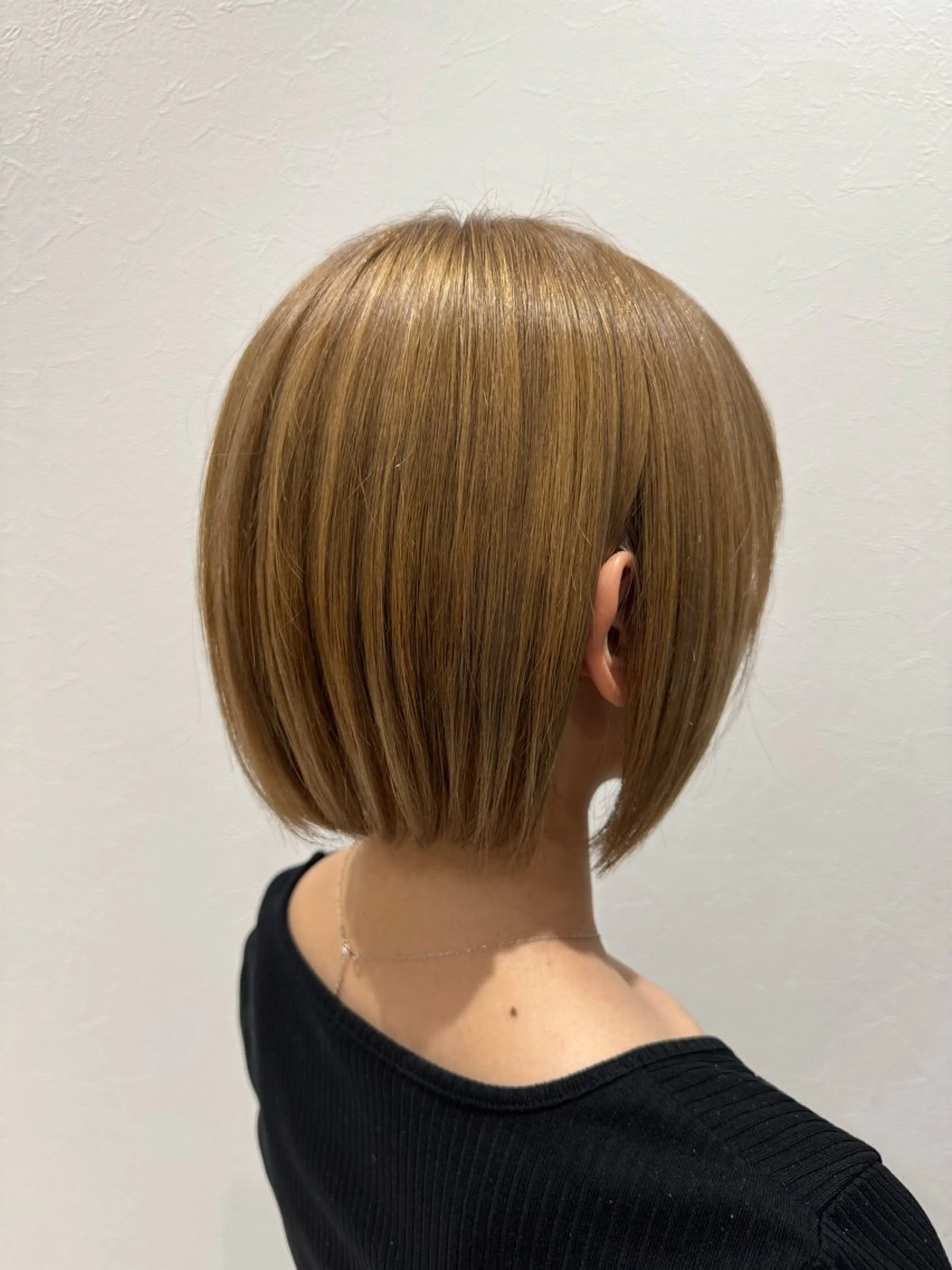 ショート 切りっぱなしボブ ボブ ヘアカラー ワタナベ テルマサのヘアスタイル