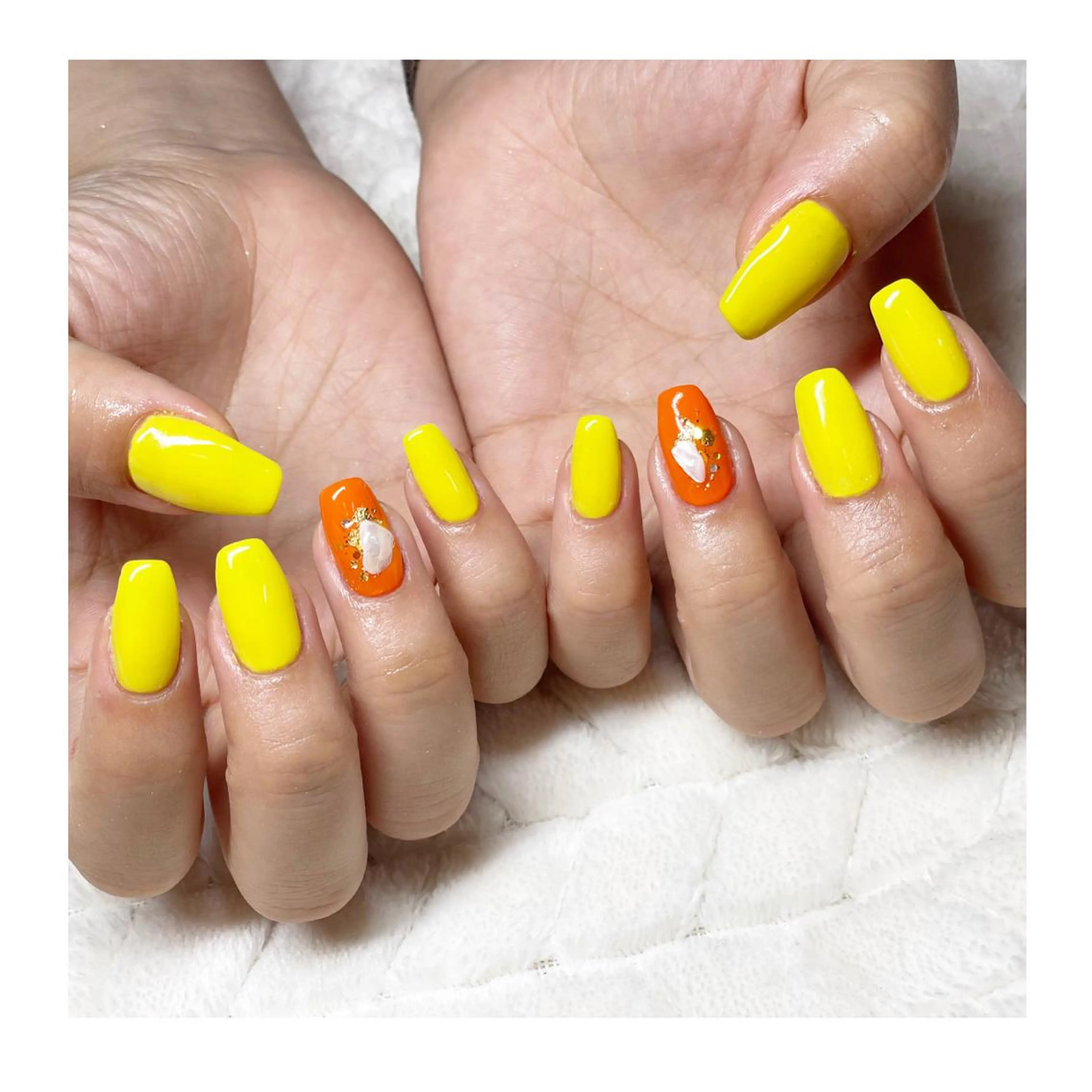 ネイル アートネイル ジェルネイル シンプルネイル 夏ネイル 黄色 ハンドネイル LaLa Peach 福岡のマツエク・マツパデザイン