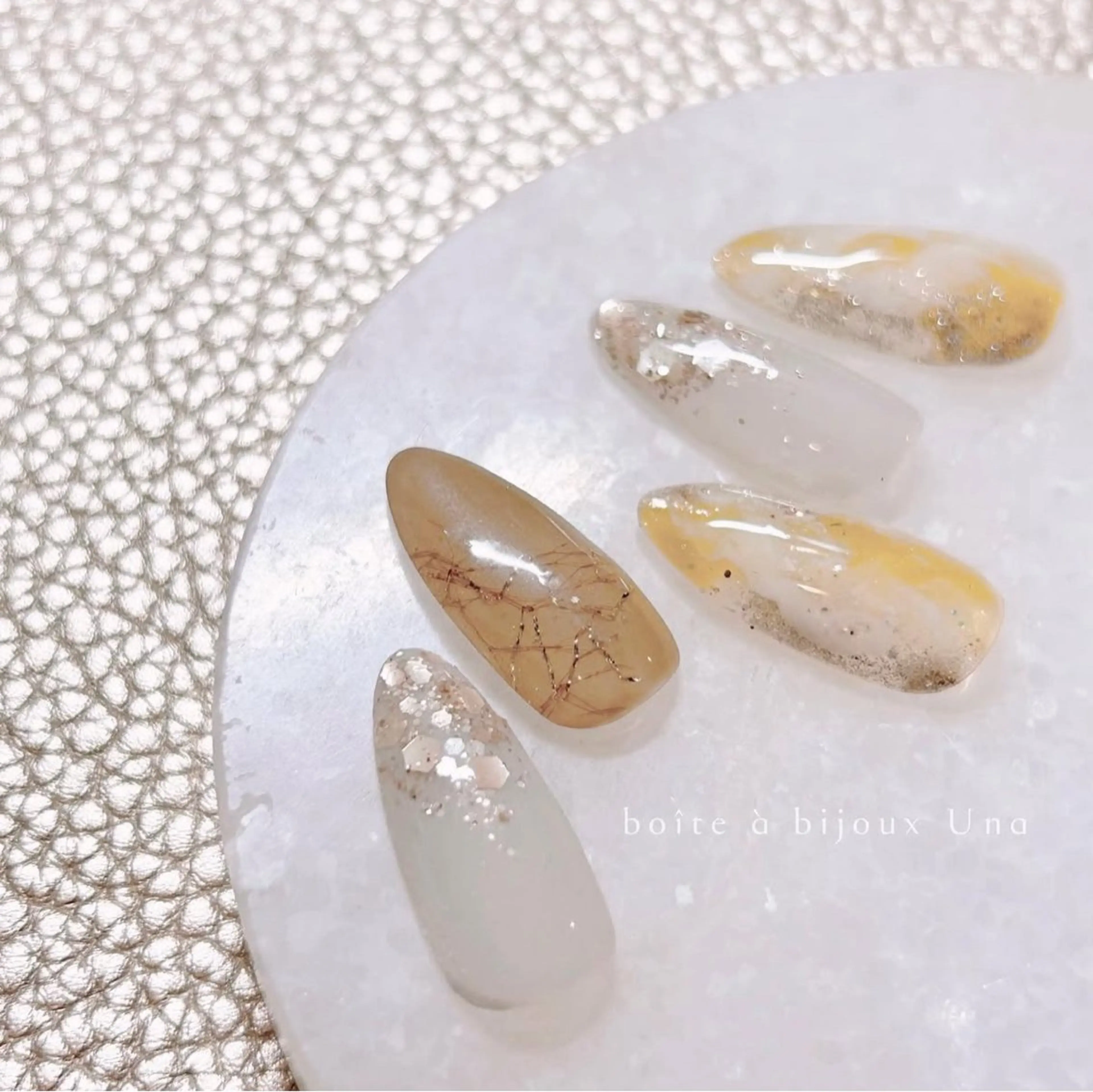 ネイル ラメ(グリッター) 黄色 boite a bijoux Unaのネイルデザイン