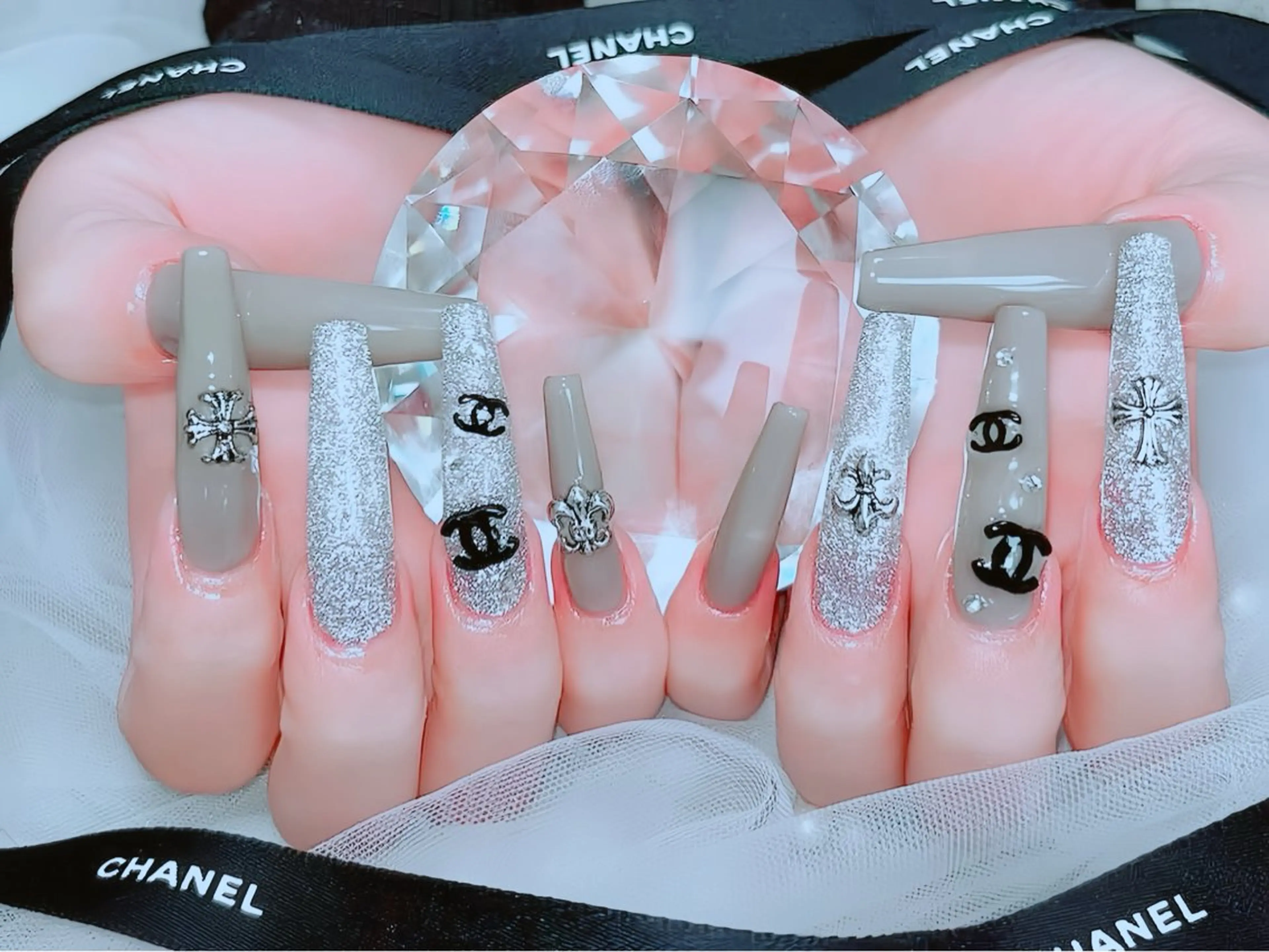 ネイル チークネイル フレンチネイル ガラスフレンチ グラデーション キラキラネイル ハンドネイル Rin Nail 新大久保店のネイルデザイン