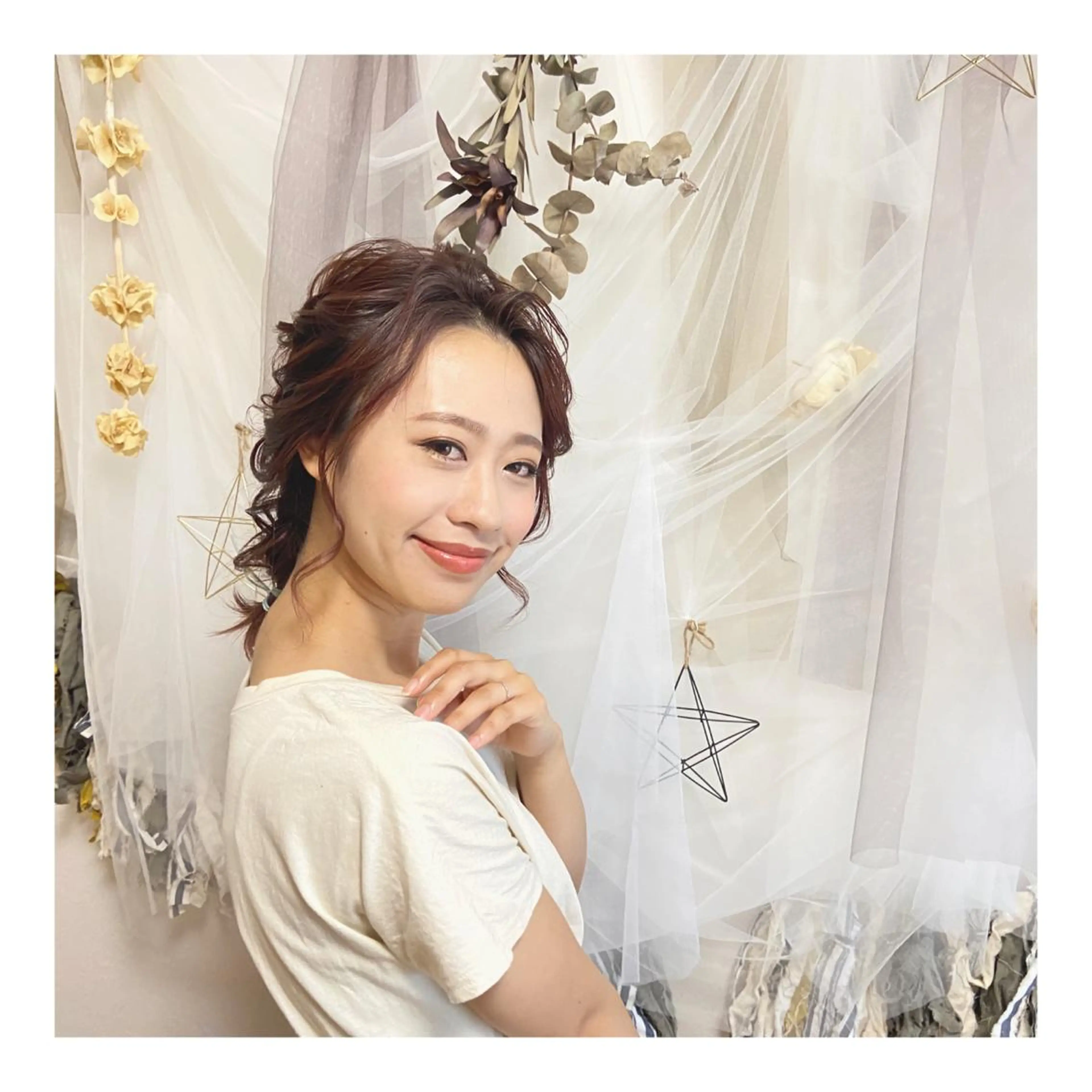 ミディアム ヘアアレンジ ヘアアンドメイクムタ 新居のヘアスタイル