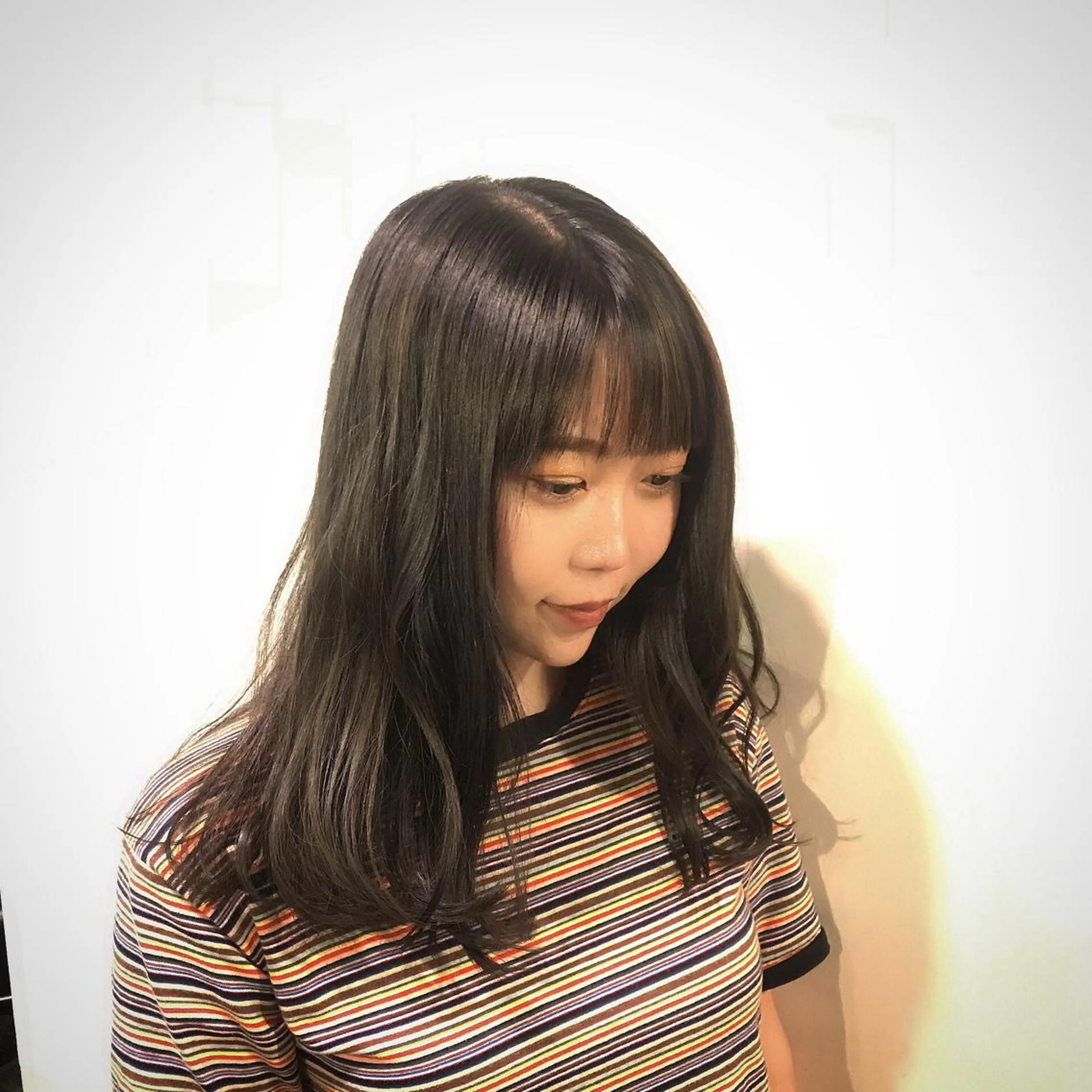 セミロング カラー 縮毛矯正専門店店長 佐々木動画モデル募集のヘアスタイル