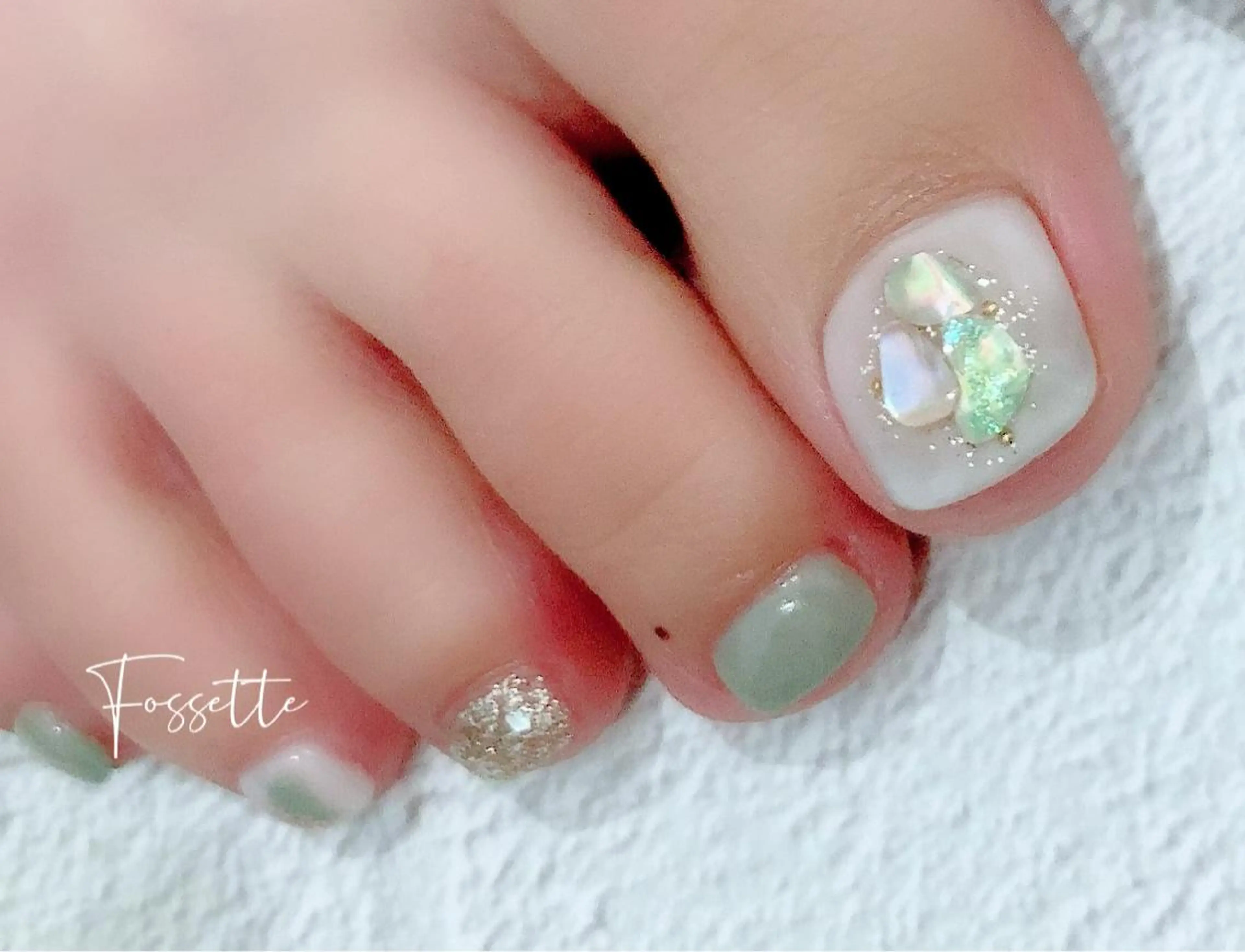 ネイル アートネイル フットネイル ジェルネイル グリーン ワンカラーネイル nailsalon Fossetteのネイルデザイン