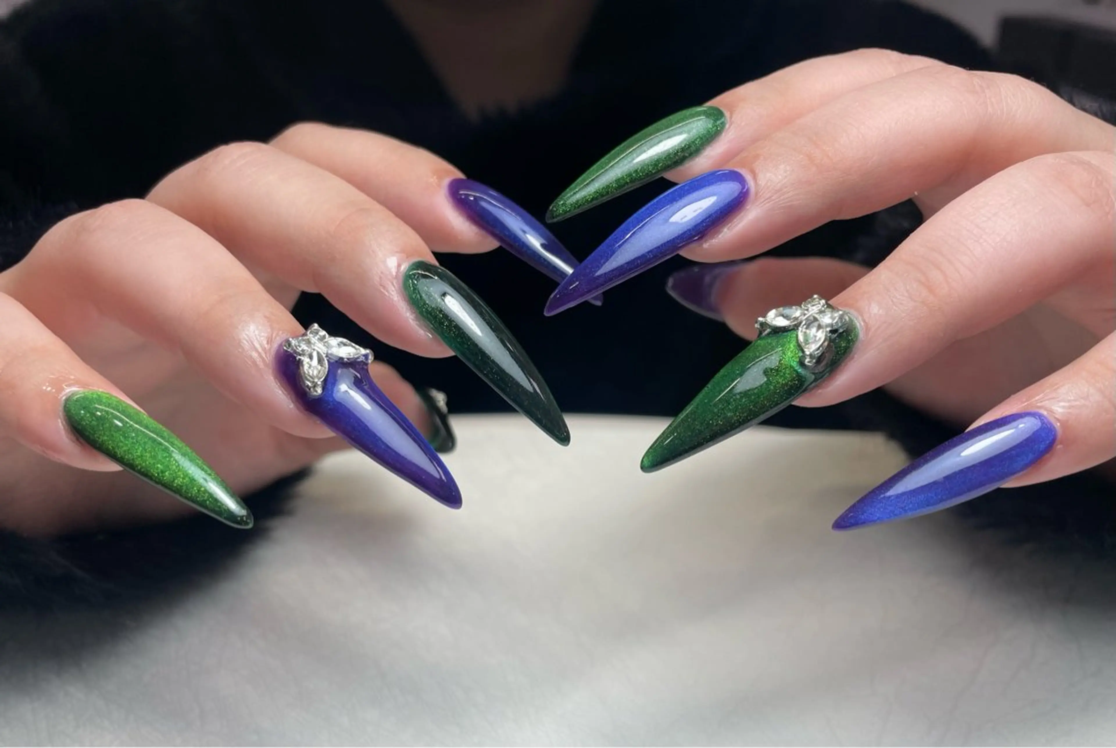 ネイル チークネイル 長さ出し フレンチネイル グラデーション キラキラネイル ハンドネイル 中野駅から2分 MEO NAILのネイルデザイン