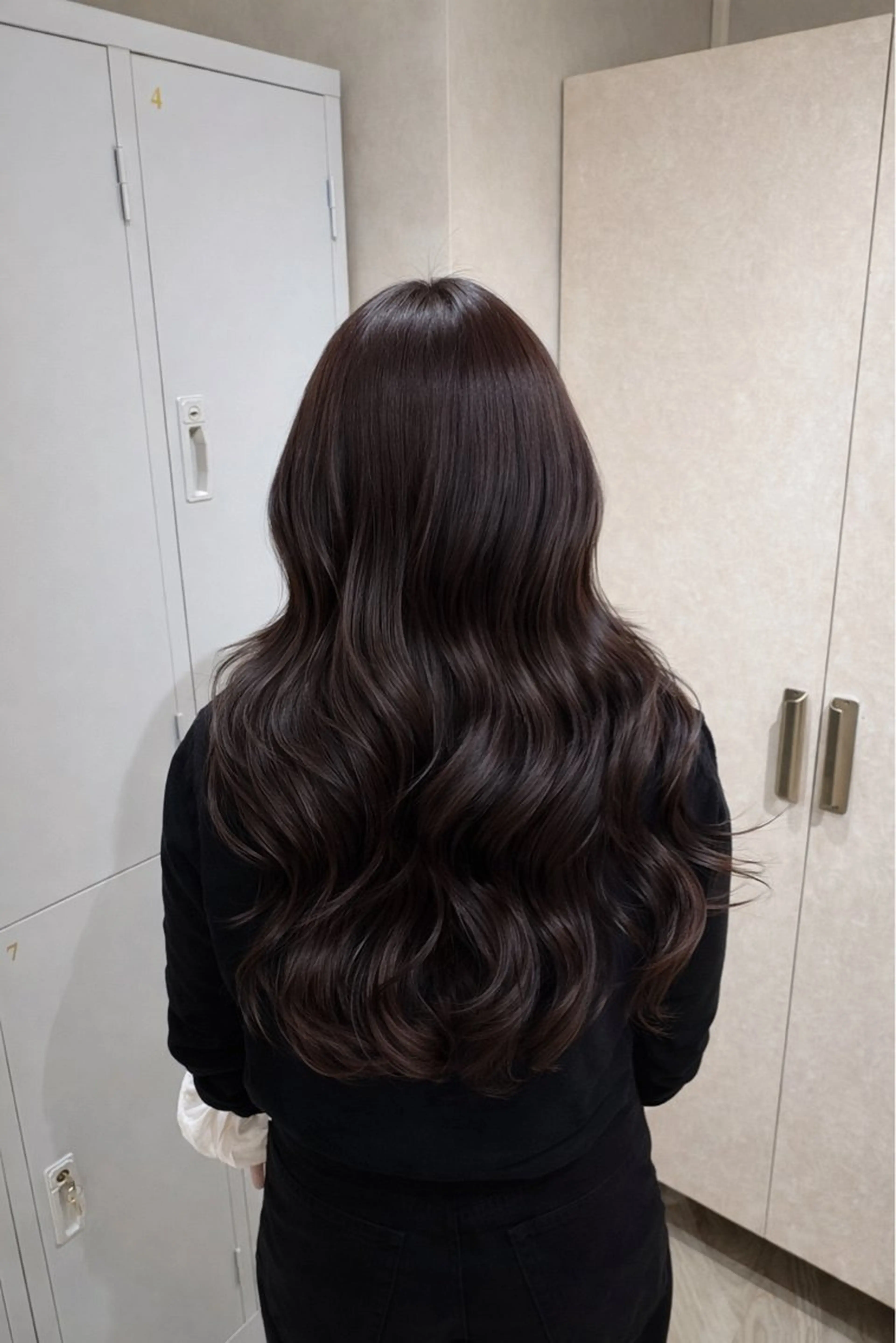 ロング レイヤーカット カット ヘアカラー トリートメント 🩶ハイトーン🖤 URARAのヘアスタイル