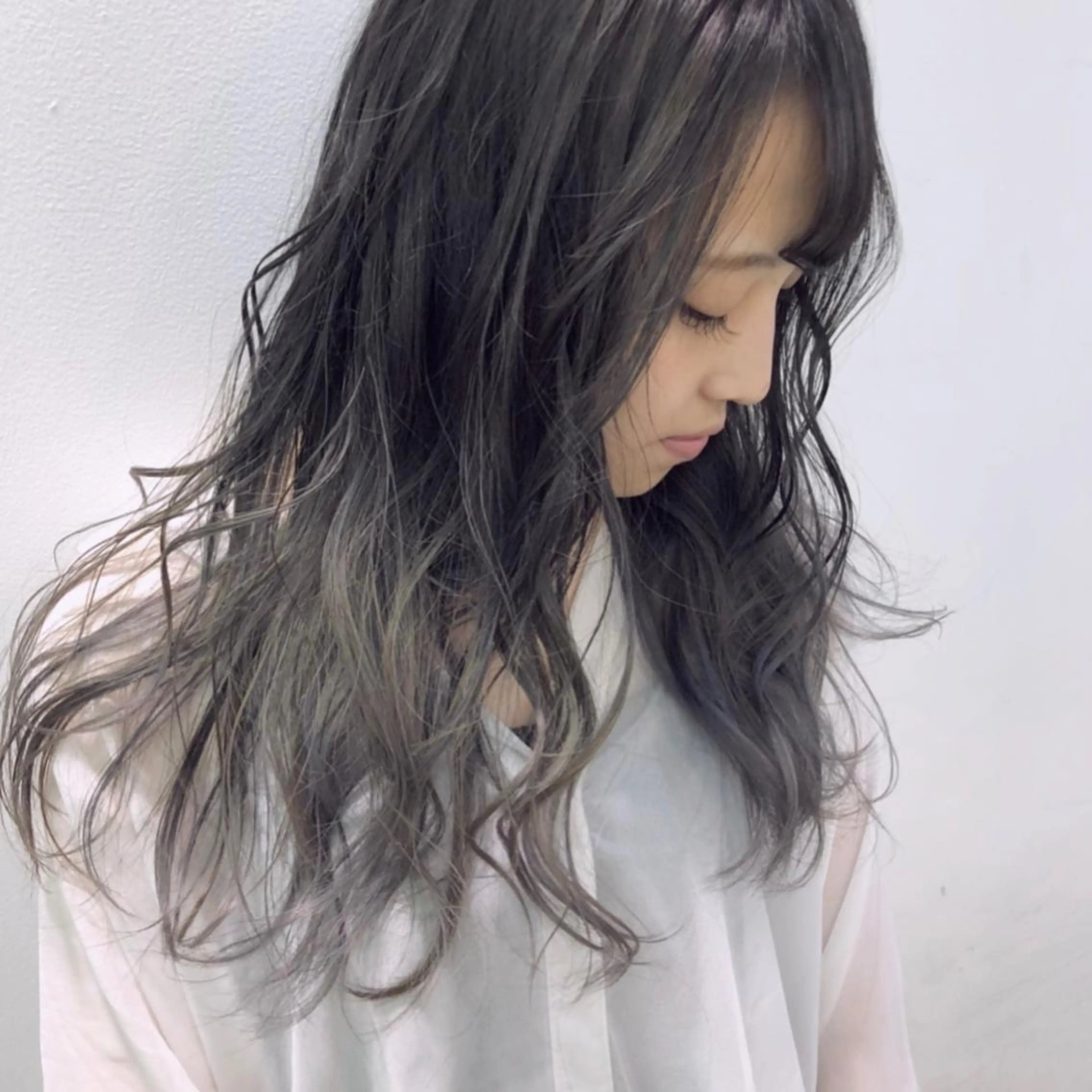ロング カラー 渡邊 唯のヘアスタイル