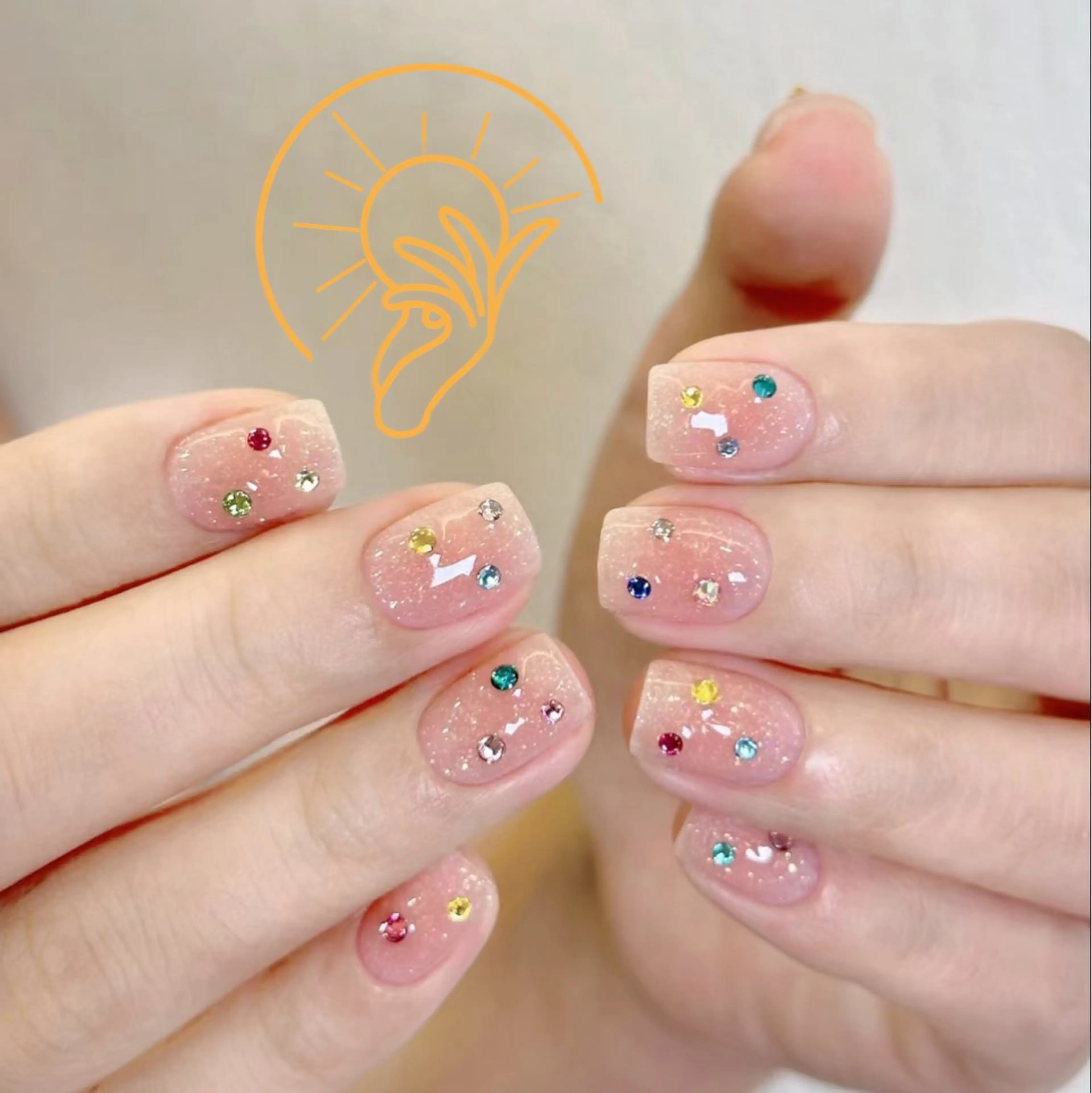 ネイル チークネイル 長さ出し フラワーネイル フレンチネイル ガーリー ハンドネイル ハンドケア Sun Nail 池袋のエステ・リラクイメージ