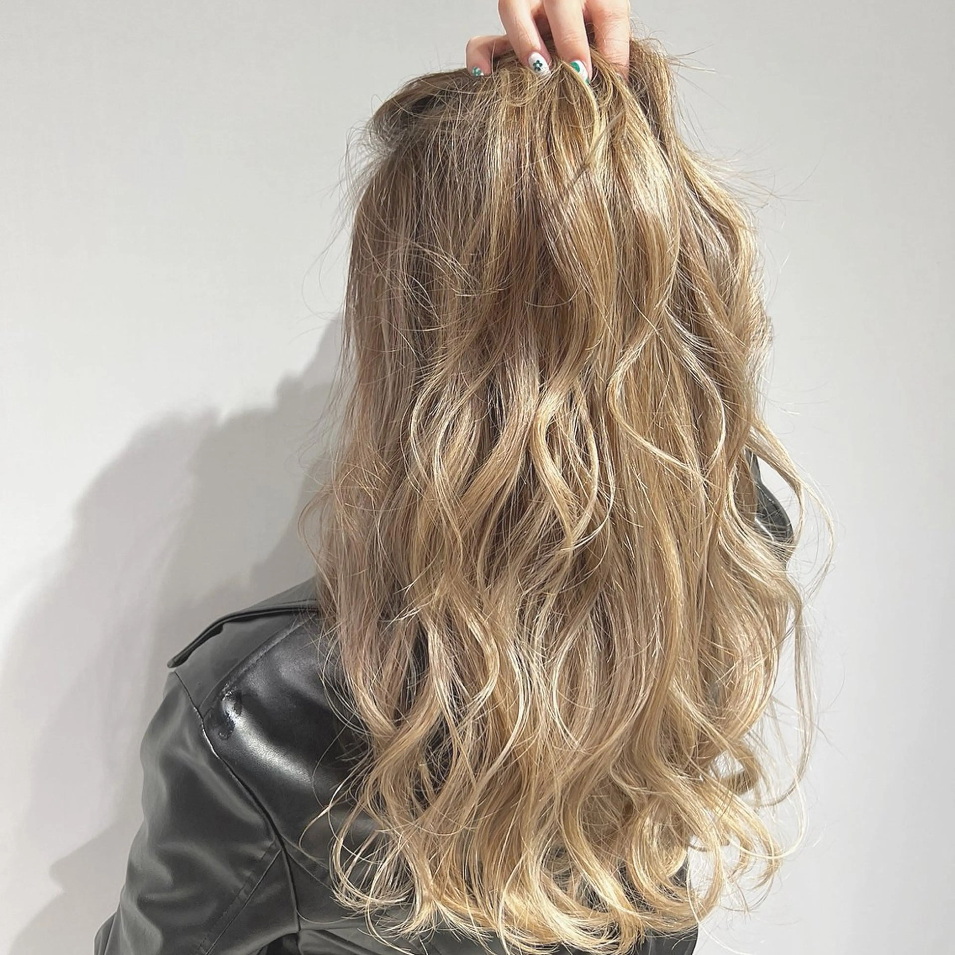 カラー 長尾菜々美🐰 ／ハイトーンカラーのヘアスタイル