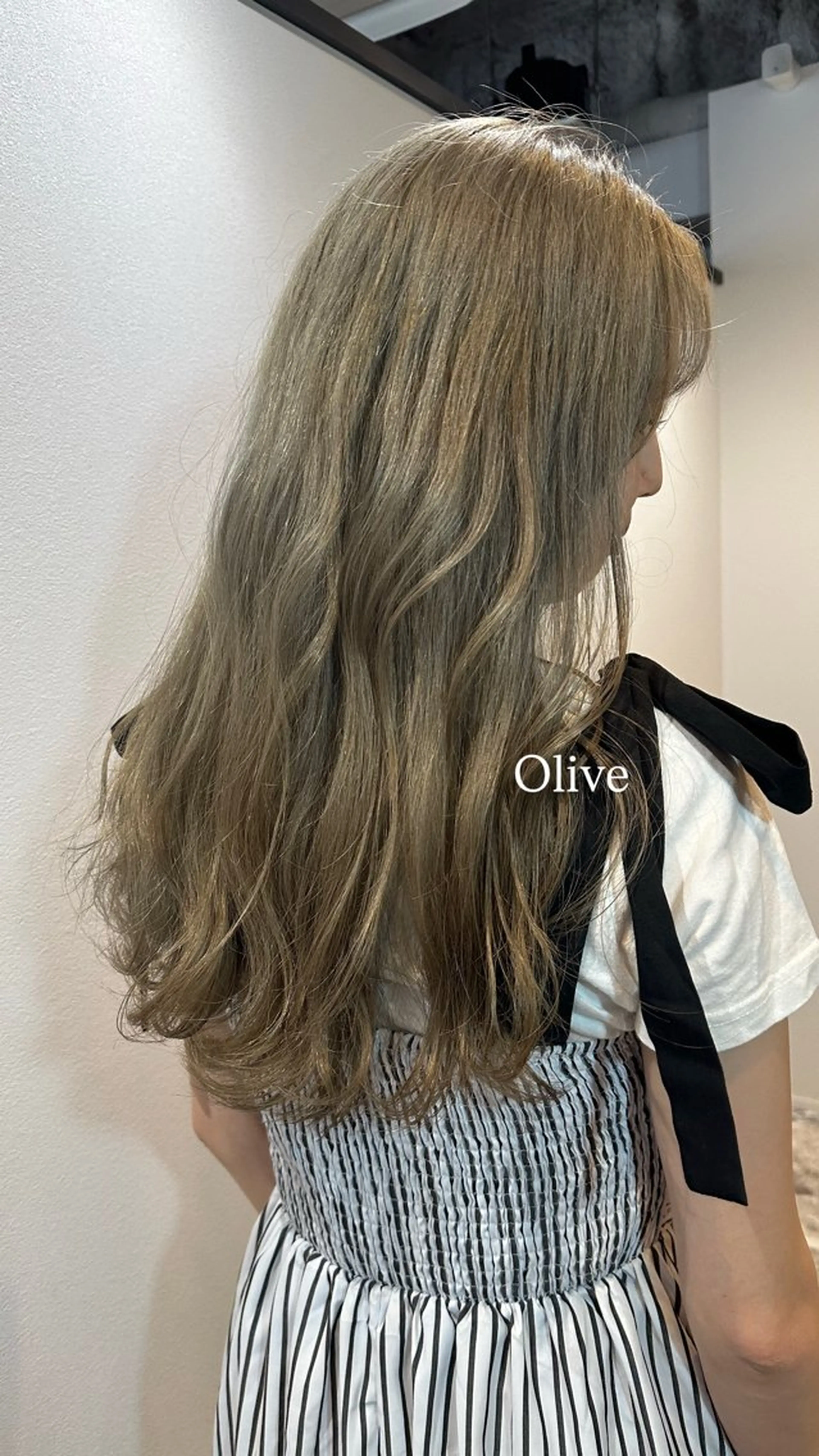 ロング カラー ベージュカラー ブリーチ ケアブリーチ オリーブベージュ オリーブカラー ヘアカラー トリートメント 山下恋佳/矢場町/ ブリーチ/ショートのヘアスタイル