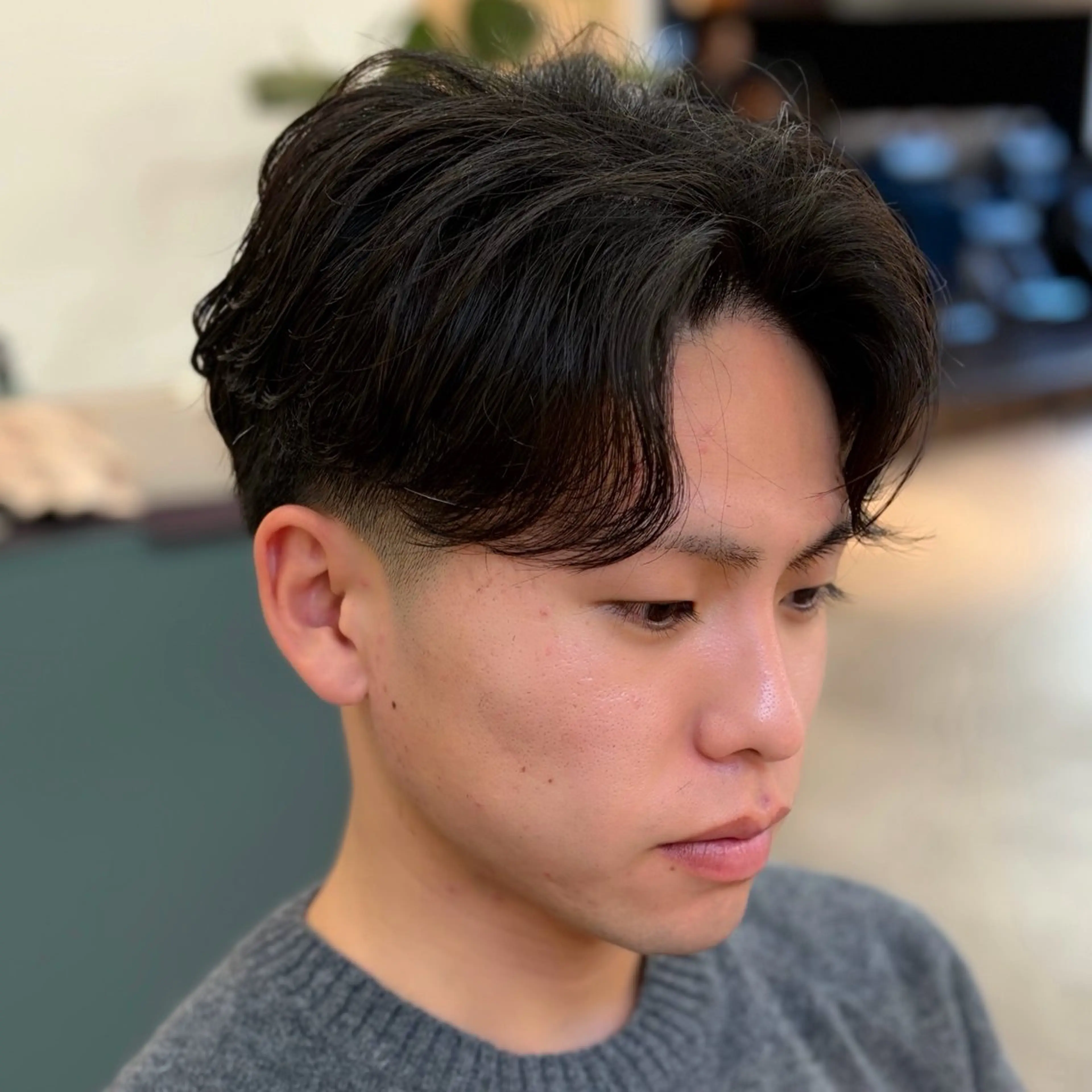 パーマ メンズ センターパート フェードカット メンズパーマ ニュアンスパーマ カット パーマ 男の理想を叶える🔥 メンズパーマ特化｜関のヘアスタイル