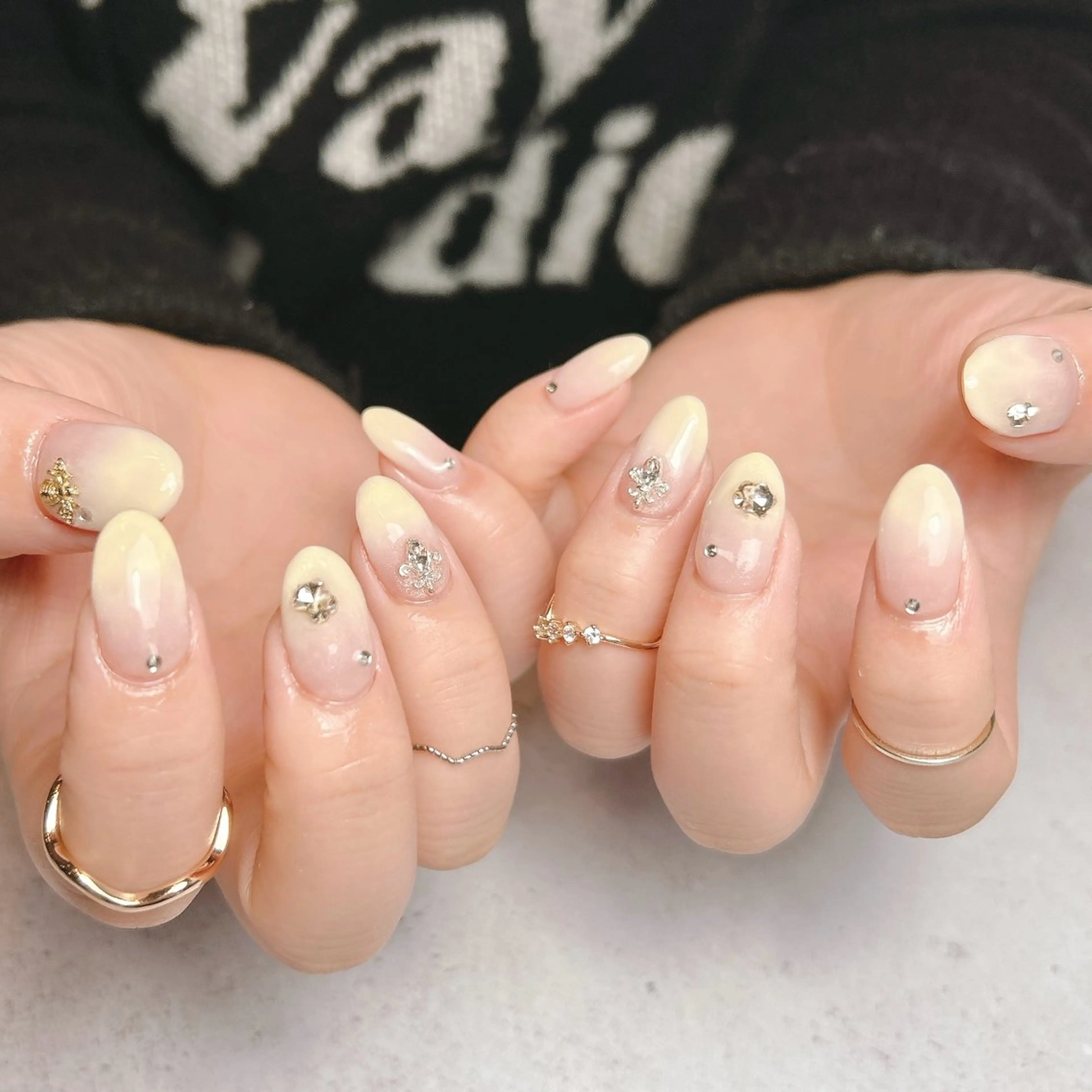 ネイル グラデーション 黄色 ハンドネイル junna 金山.東別院.上前津のネイルデザイン