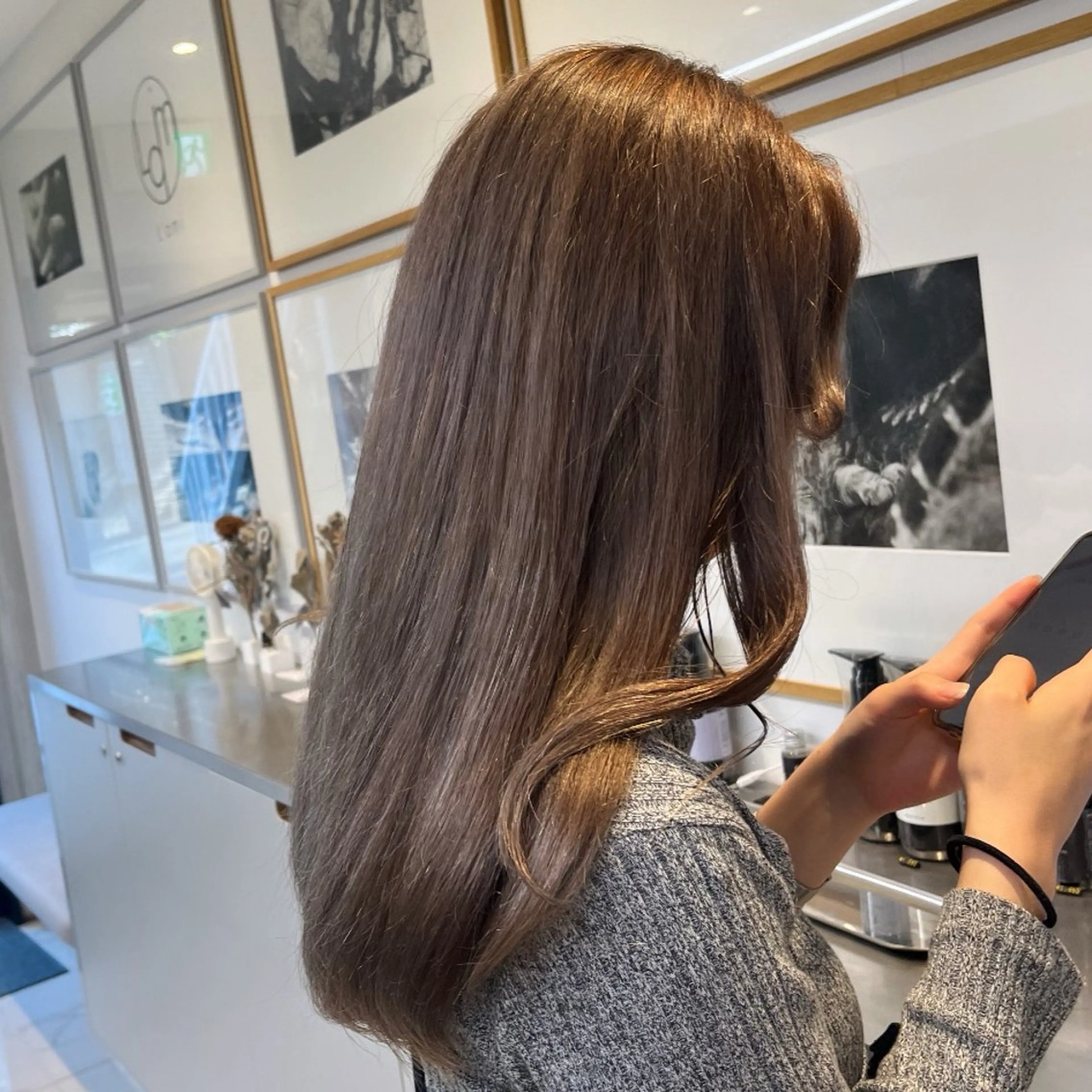 セミロング カラー ベージュカラー ブラウンカラー ブラウンベージュ 透明感カラー ダブルカラー ヘアカラー トリートメント ヘッドスパ ヘアセット カジュアルを女っぽく 𝗮𝘆𝗮𝗰𝗼のヘアスタイル